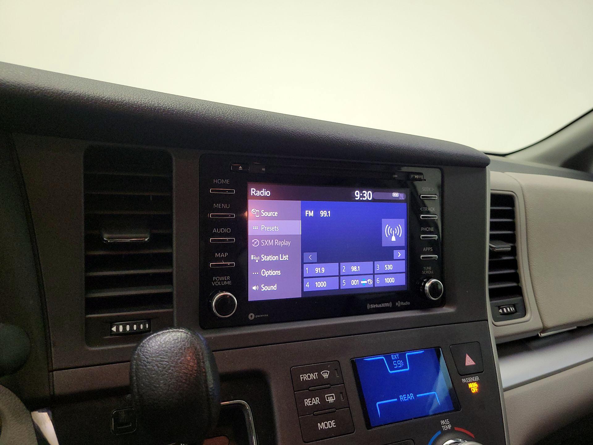 Thumbnail: 2020 Toyota Sienna - 15