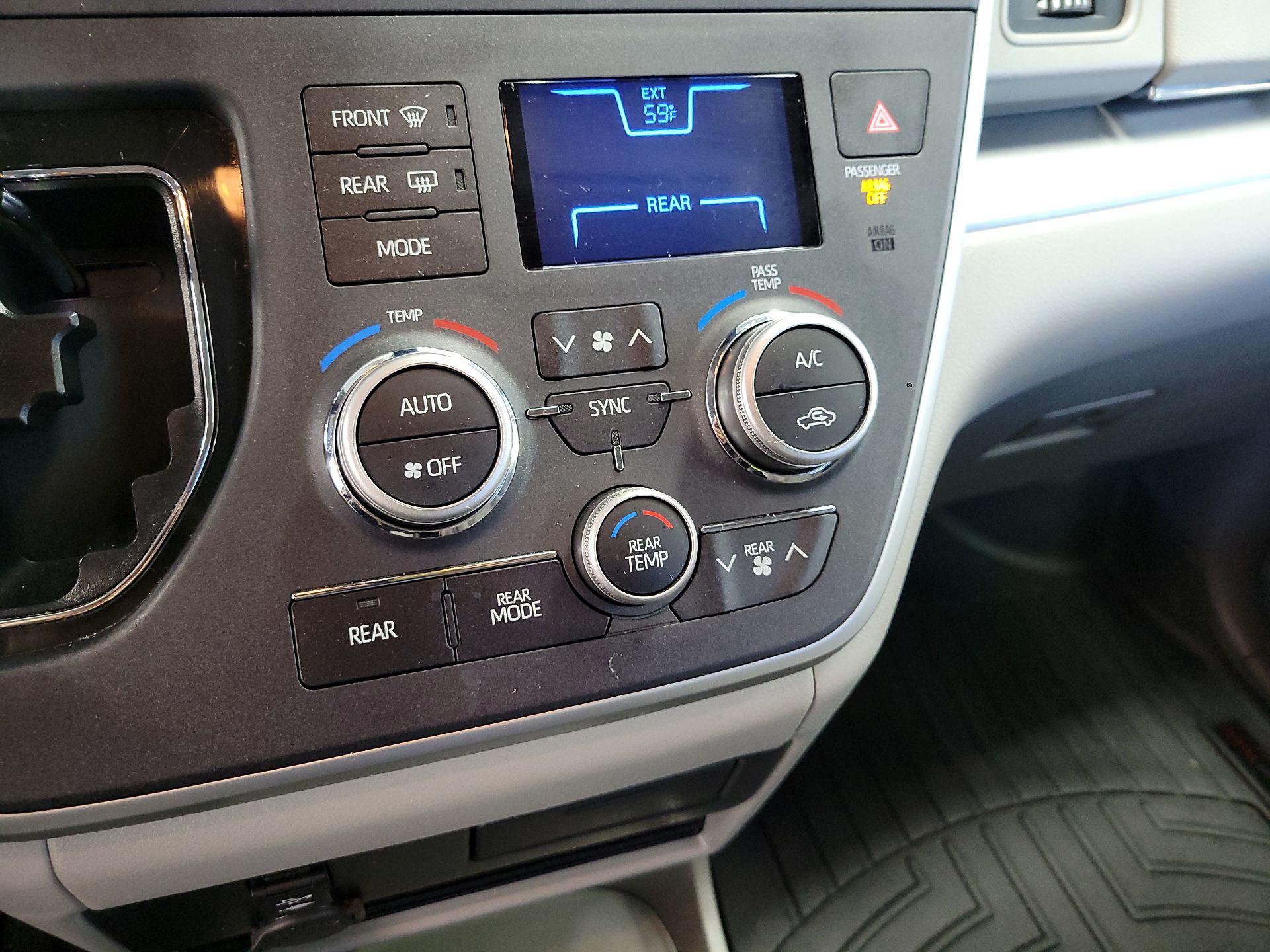 Thumbnail: 2020 Toyota Sienna - 16