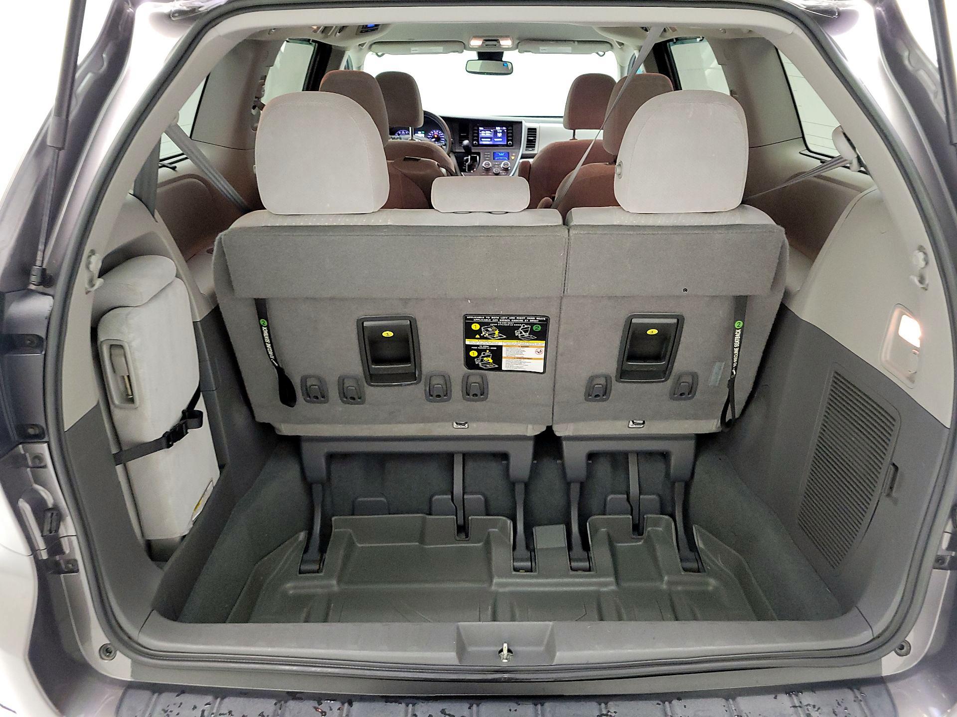 Thumbnail: 2020 Toyota Sienna - 20