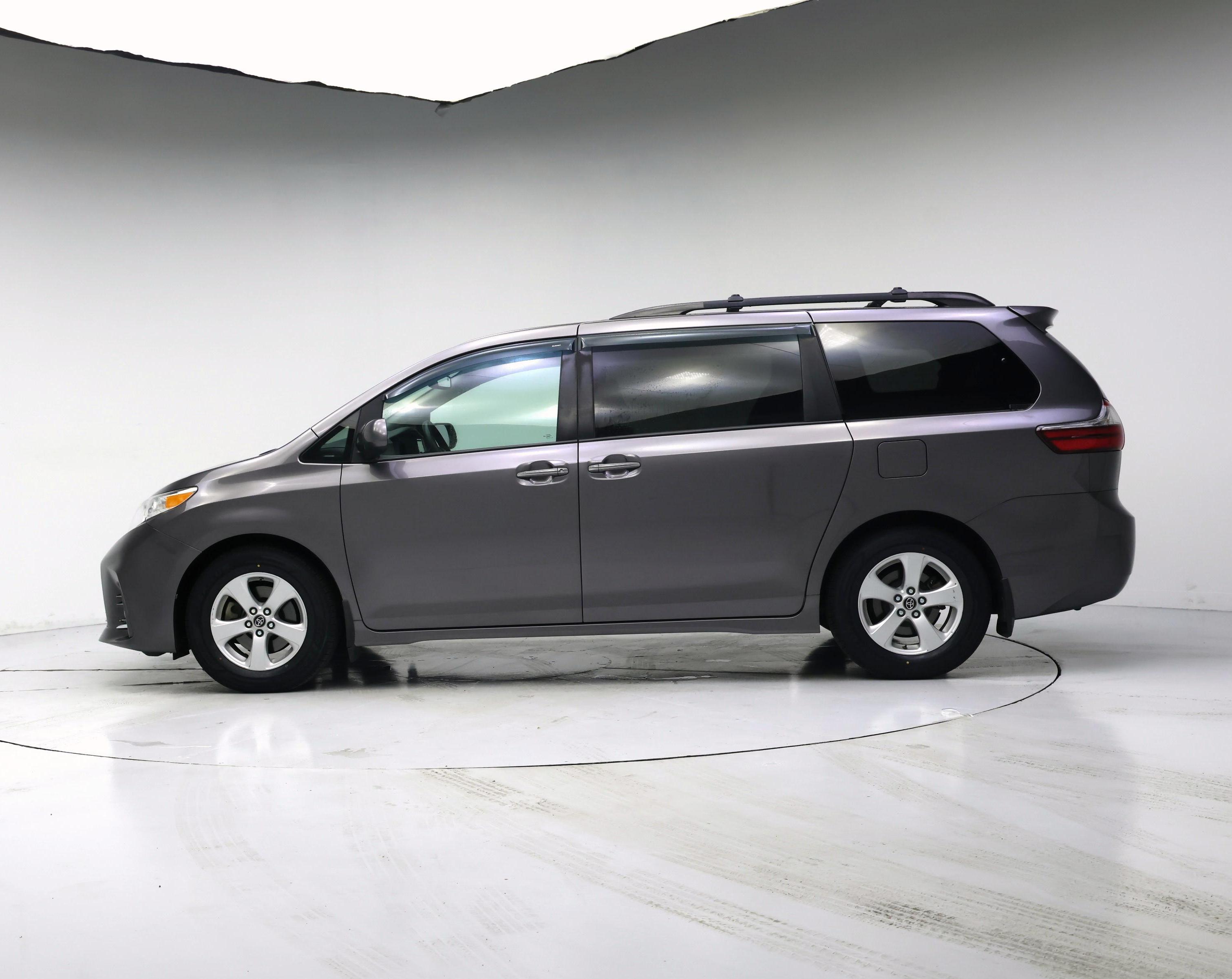 Thumbnail: 2020 Toyota Sienna - 3