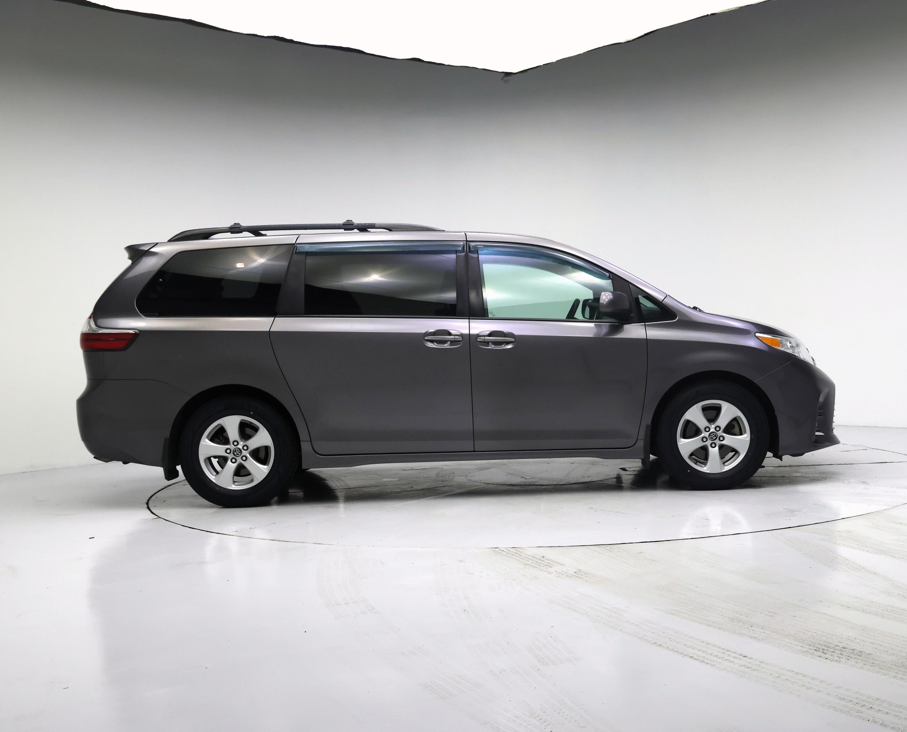 Thumbnail: 2020 Toyota Sienna - 7