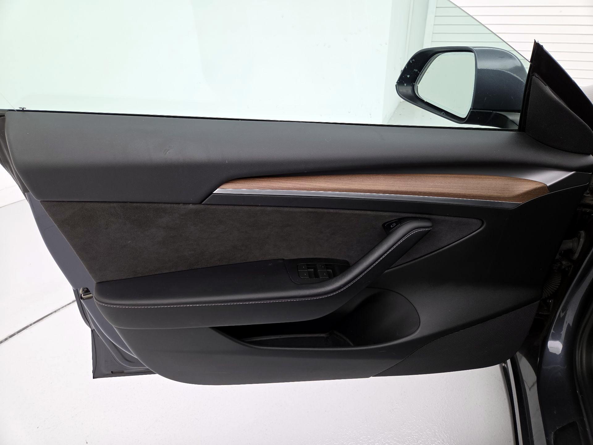 Thumbnail: 2023 Tesla Model 3 - 12