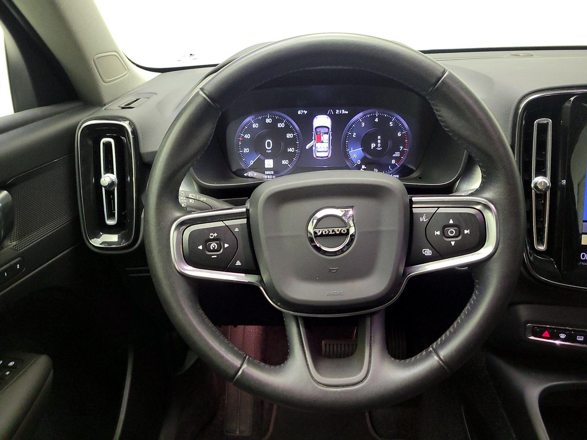 Thumbnail: 2021 Volvo XC40 - 10