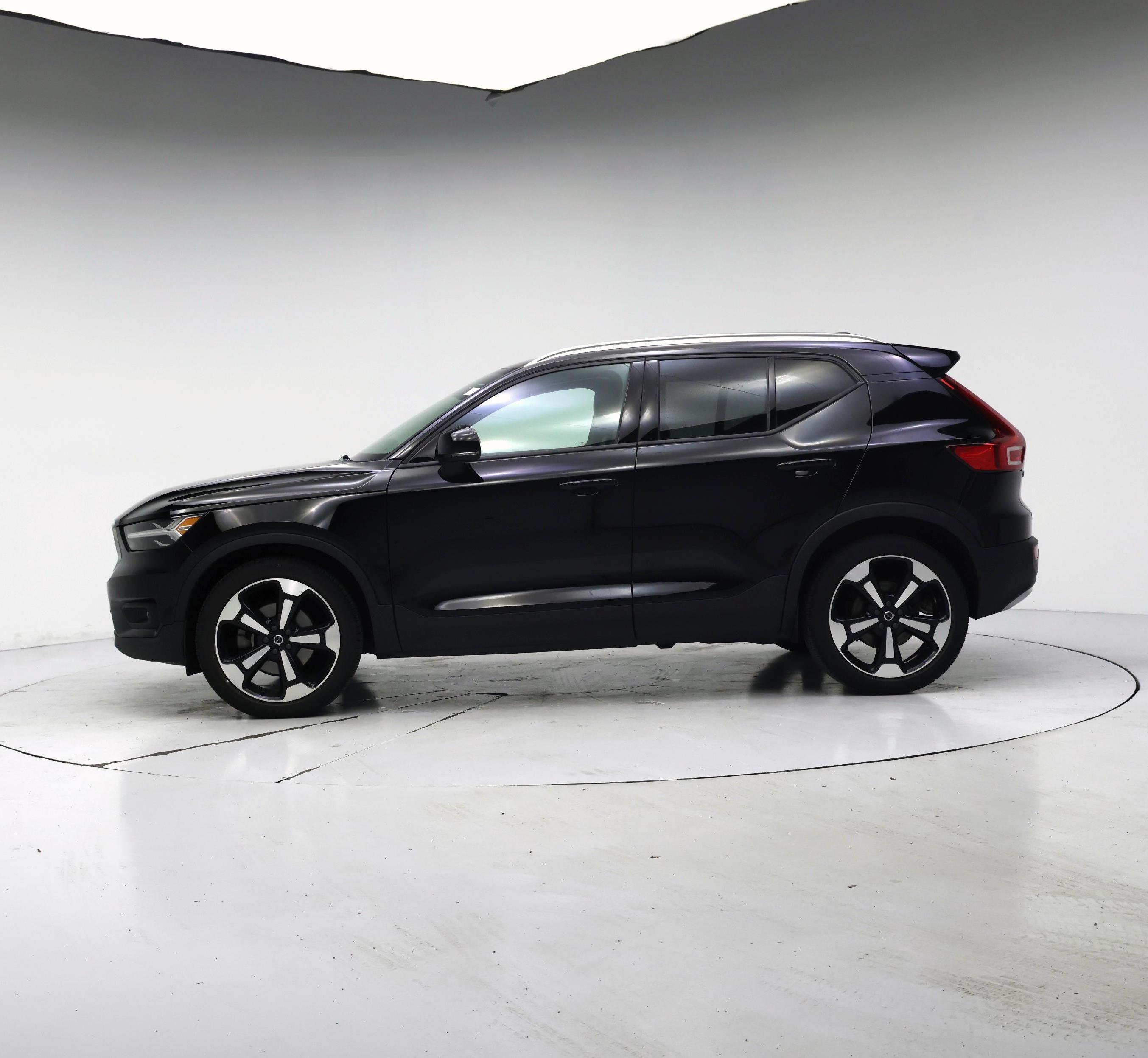 Thumbnail: 2021 Volvo XC40 - 3