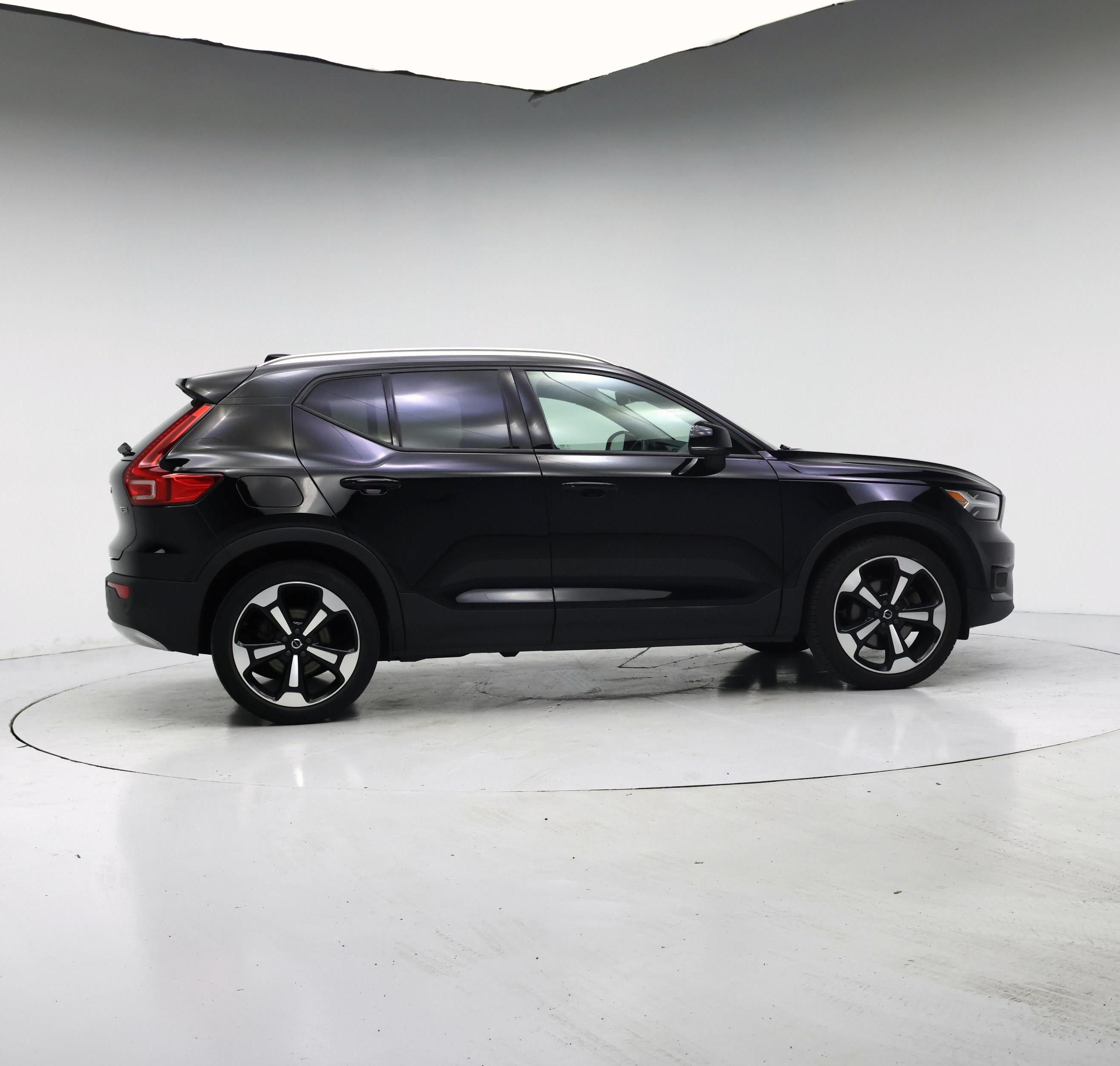 Thumbnail: 2021 Volvo XC40 - 7