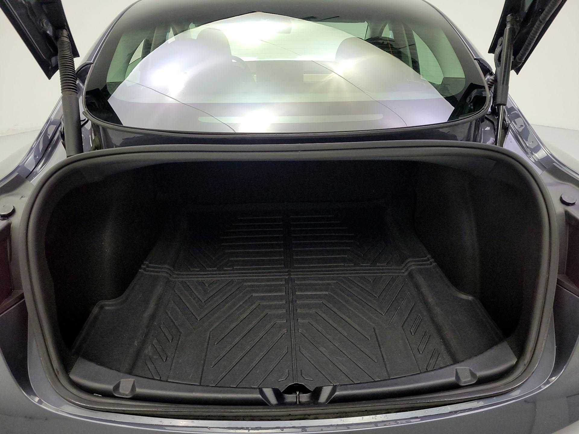 Thumbnail: 2023 Tesla Model 3 - 19