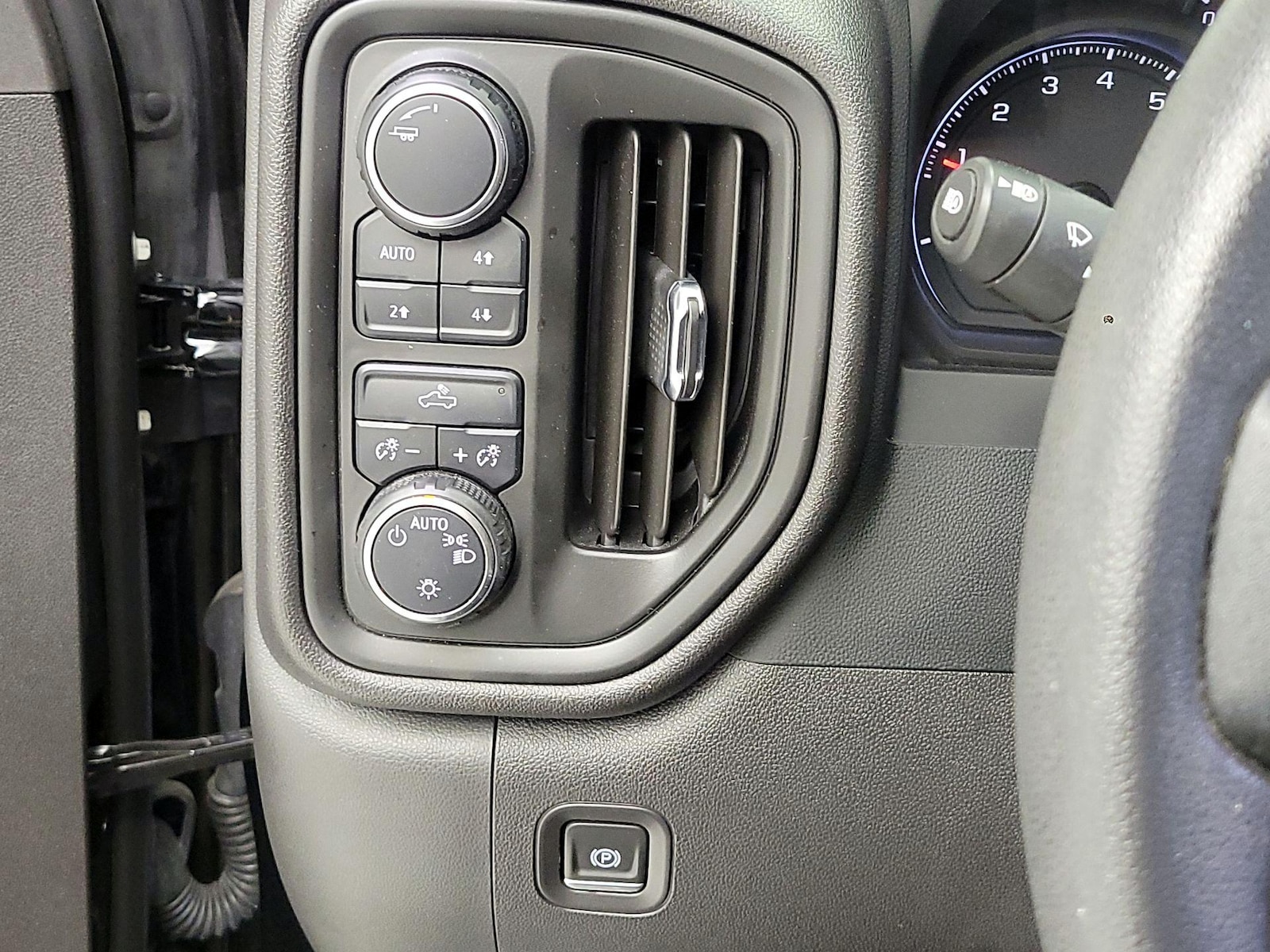 2024 Chevrolet Silverado 1500 Custom - Photo 14