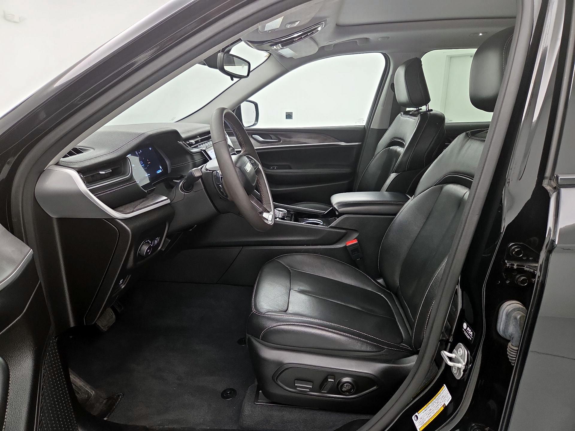 Thumbnail: 2023 Jeep Grand Cherokee - 11