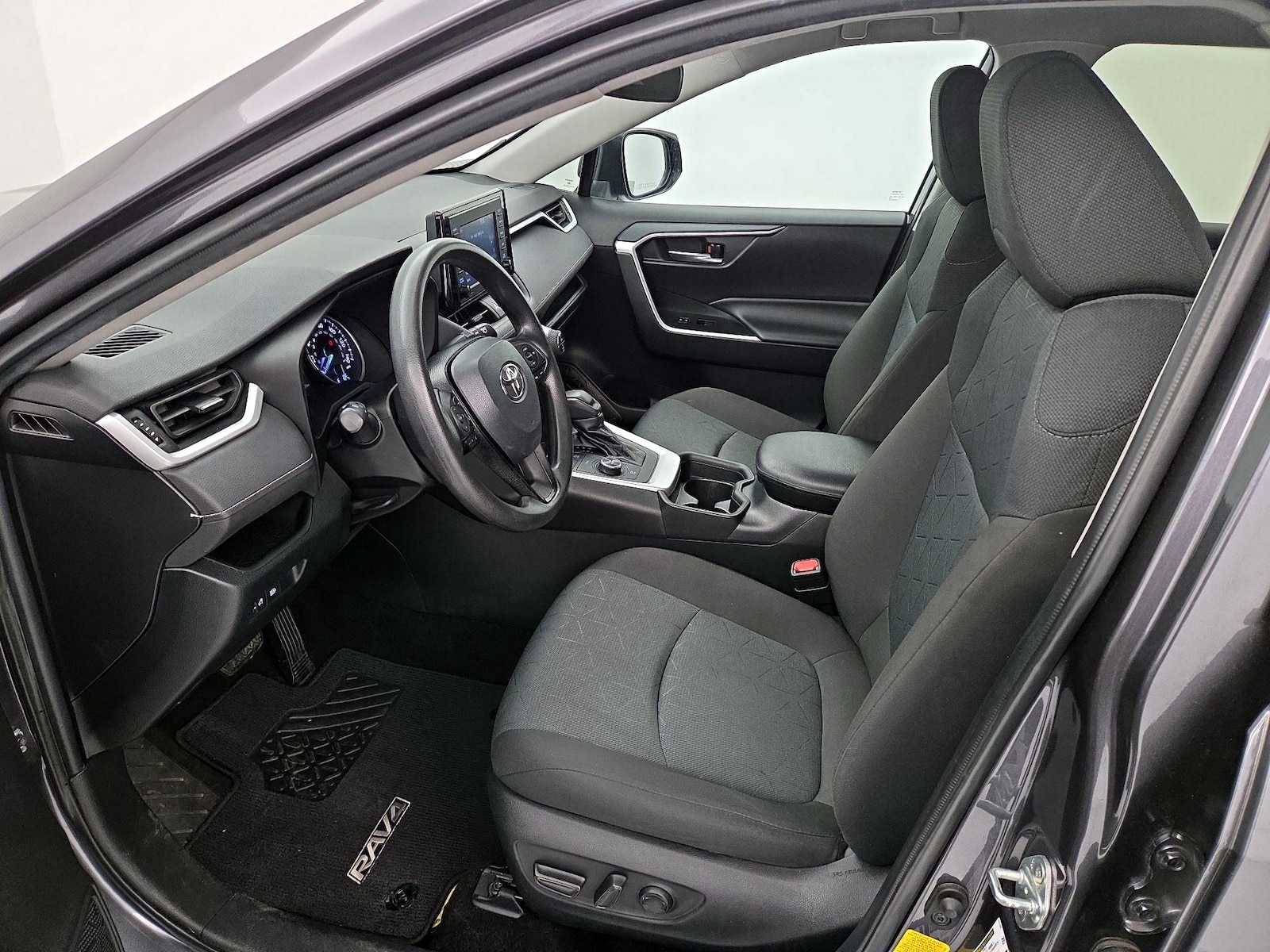2021 Toyota RAV4 XLE - Photo 12