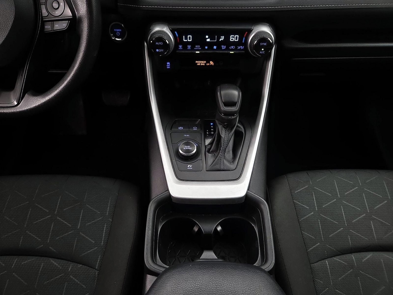 2021 Toyota RAV4 XLE - Photo 18