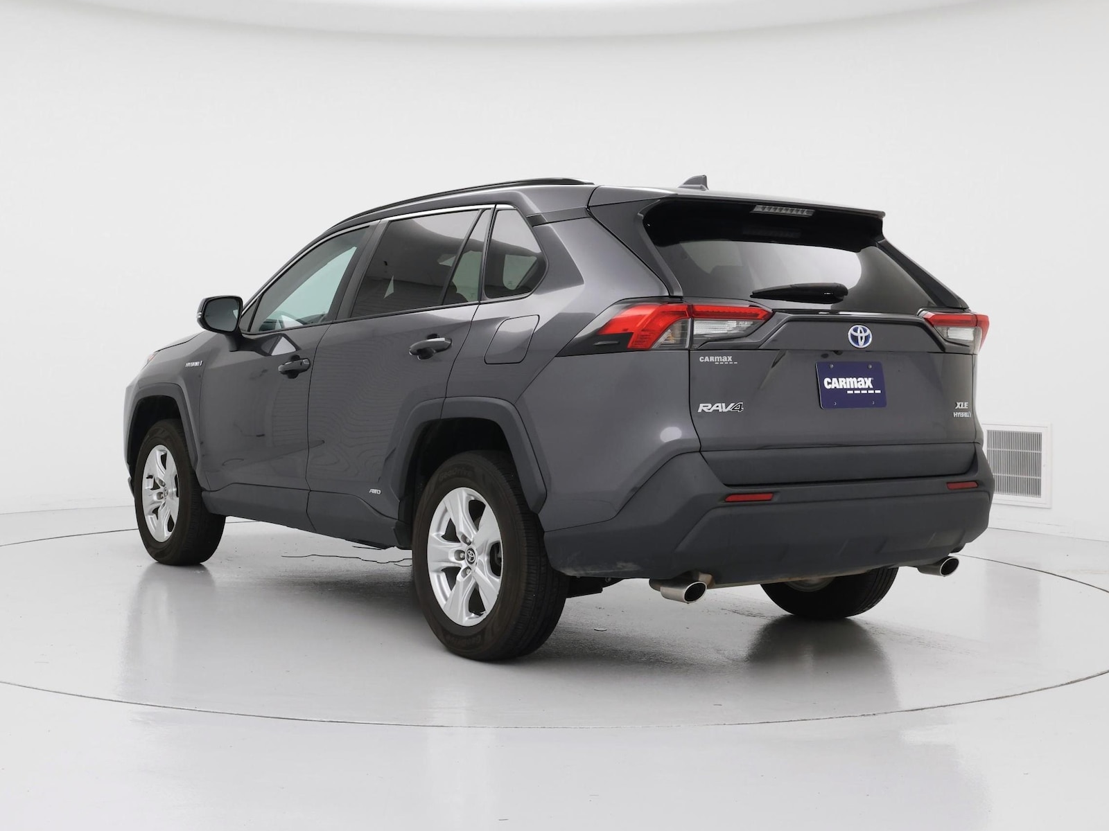 2021 Toyota RAV4 XLE - Photo 3