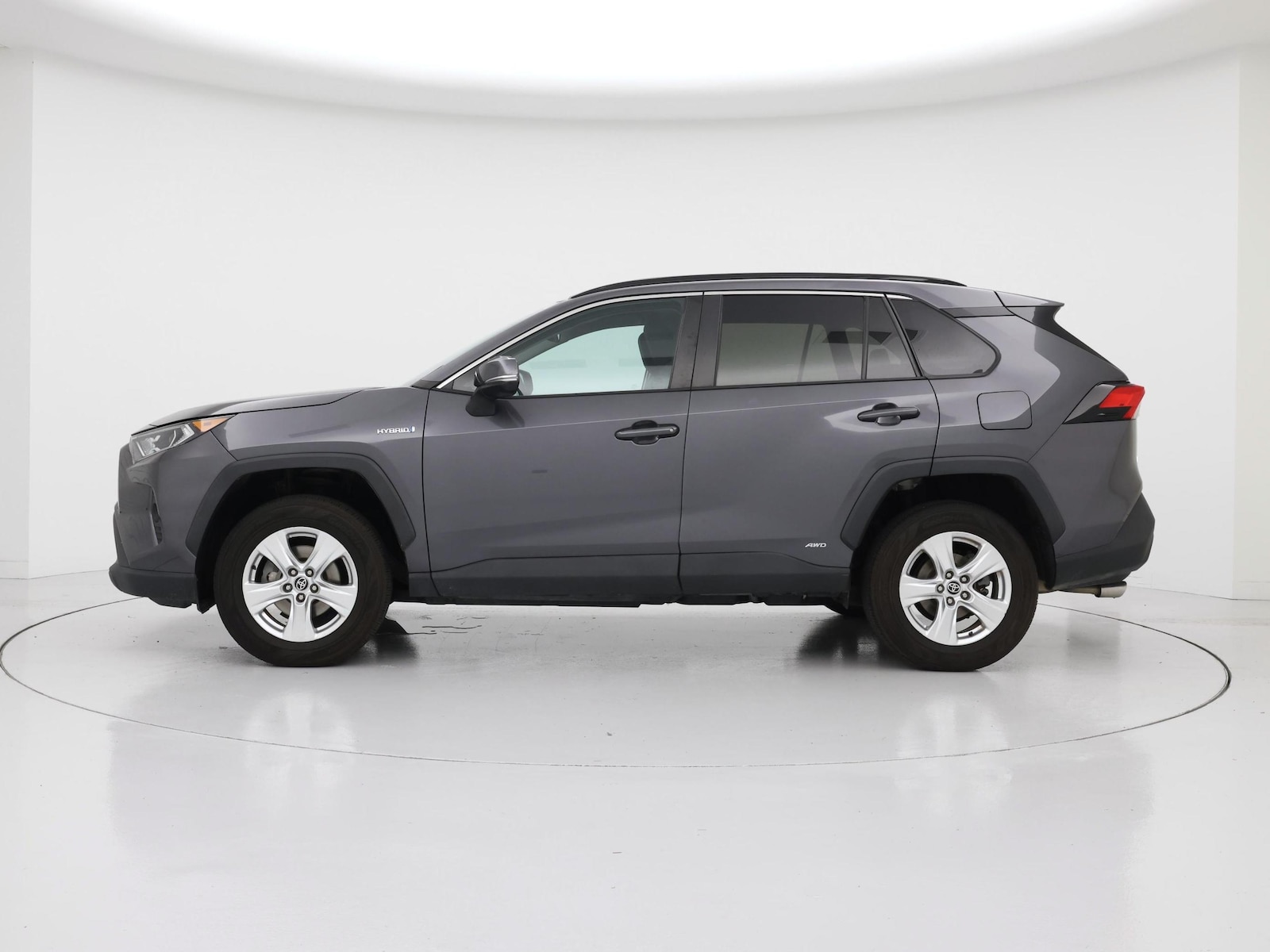 2021 Toyota RAV4 XLE - Photo 4