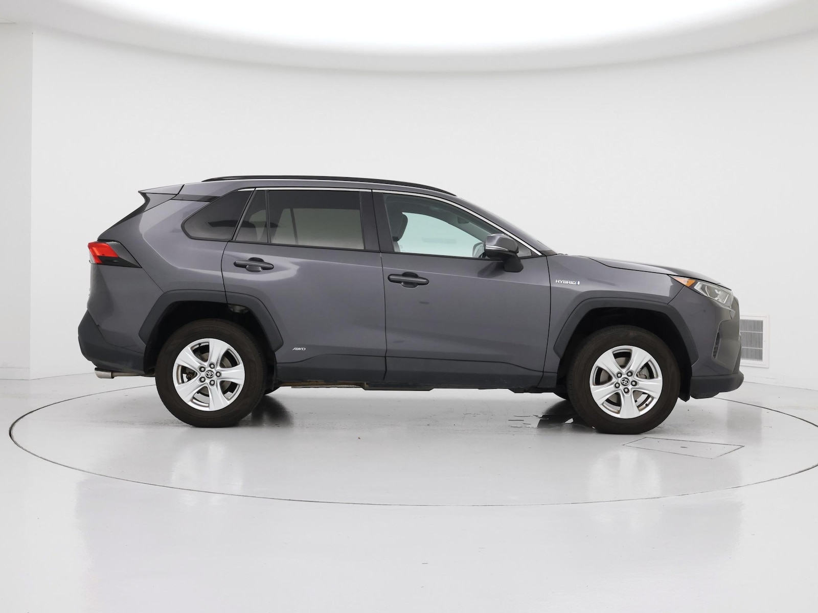 2021 Toyota RAV4 XLE - Photo 8