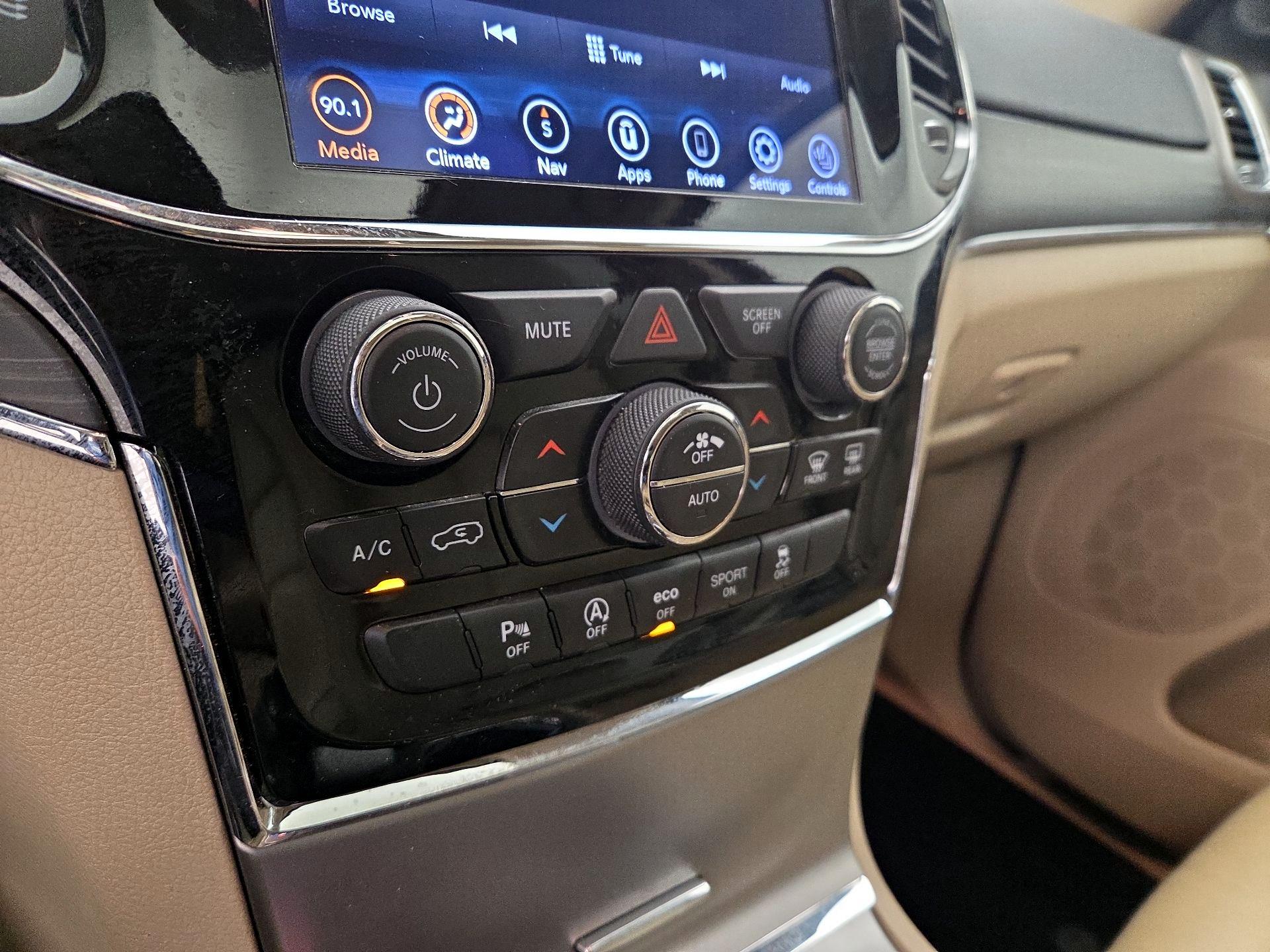 Thumbnail: 2020 Jeep Grand Cherokee - 17