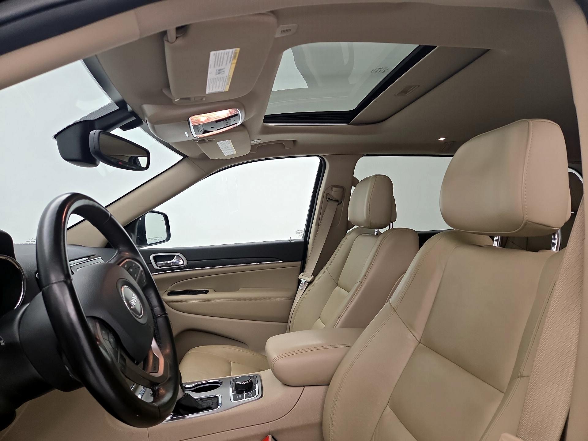 Thumbnail: 2020 Jeep Grand Cherokee - 20