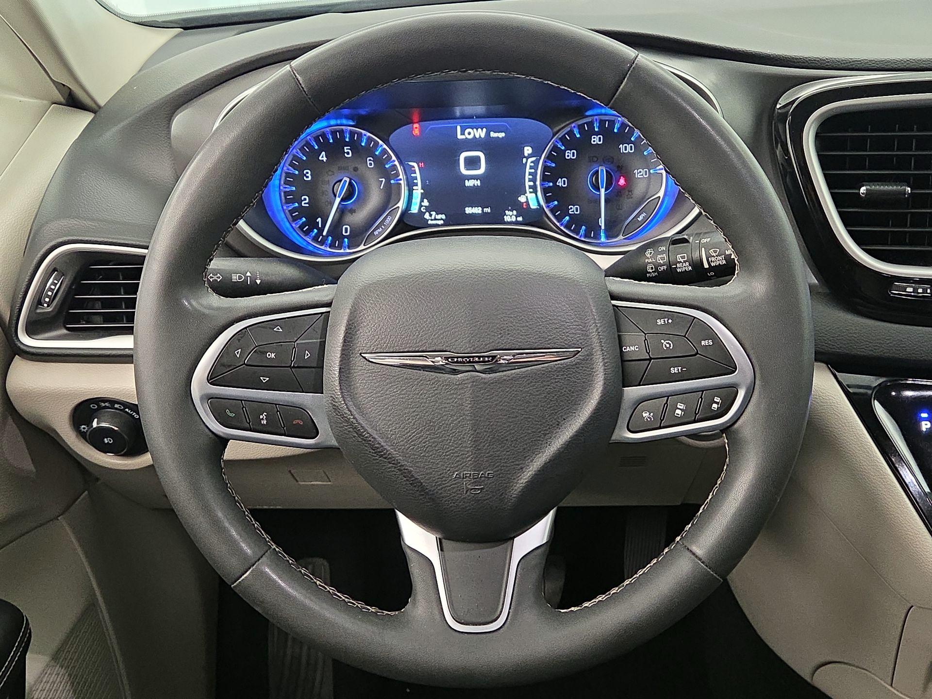 Thumbnail: 2023 Chrysler Pacifica - 10