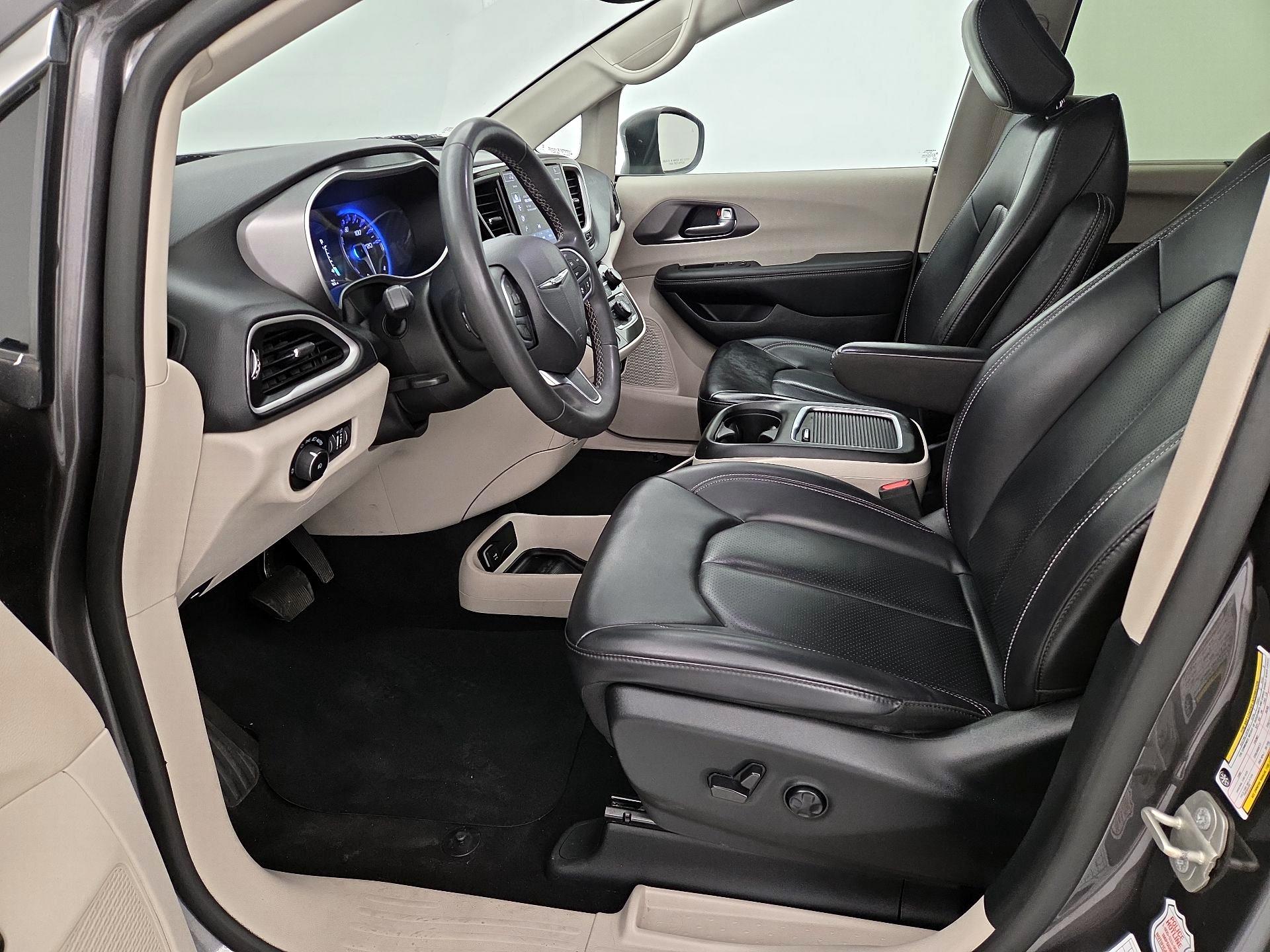 Thumbnail: 2023 Chrysler Pacifica - 11