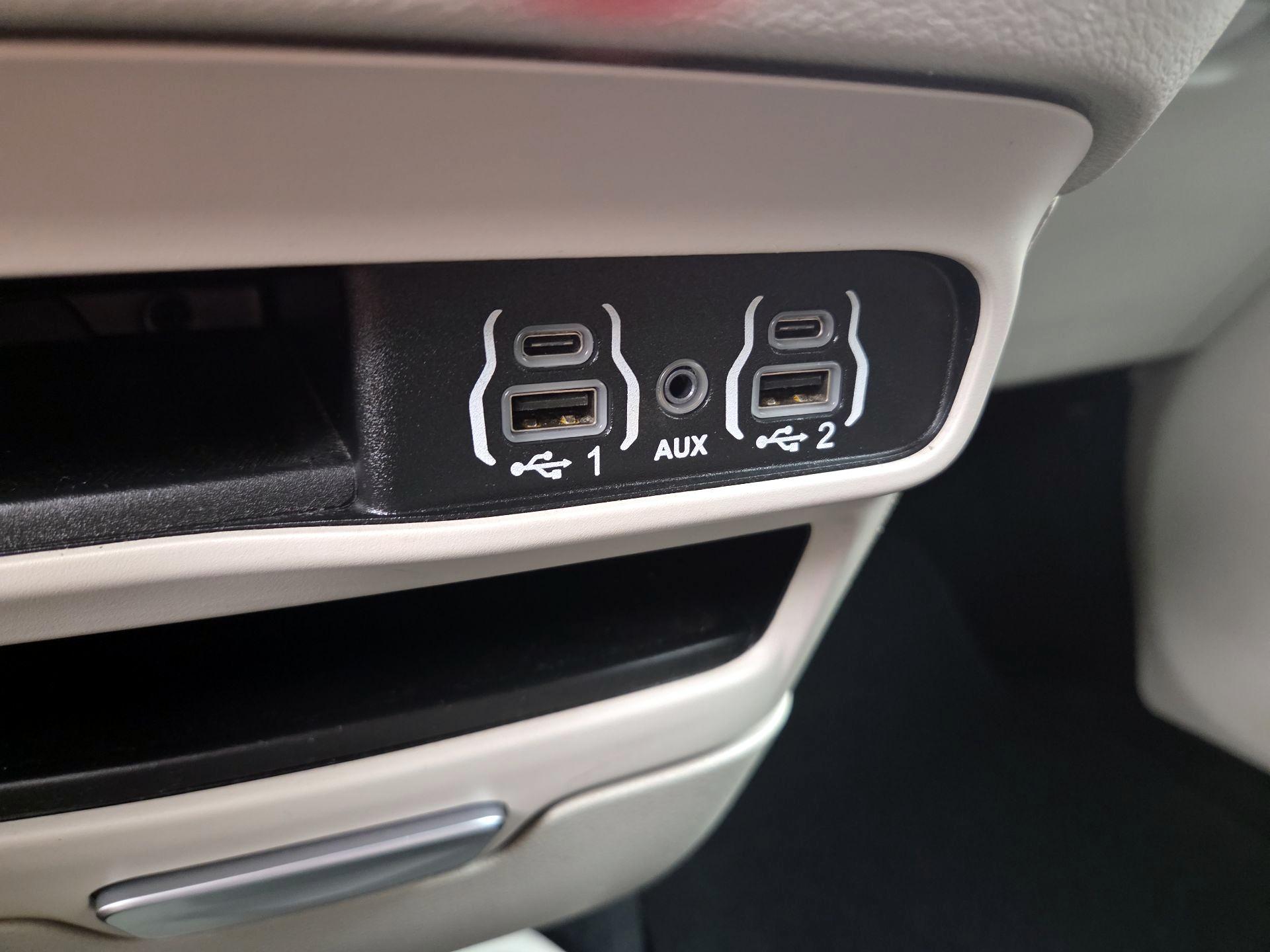 Thumbnail: 2023 Chrysler Pacifica - 18