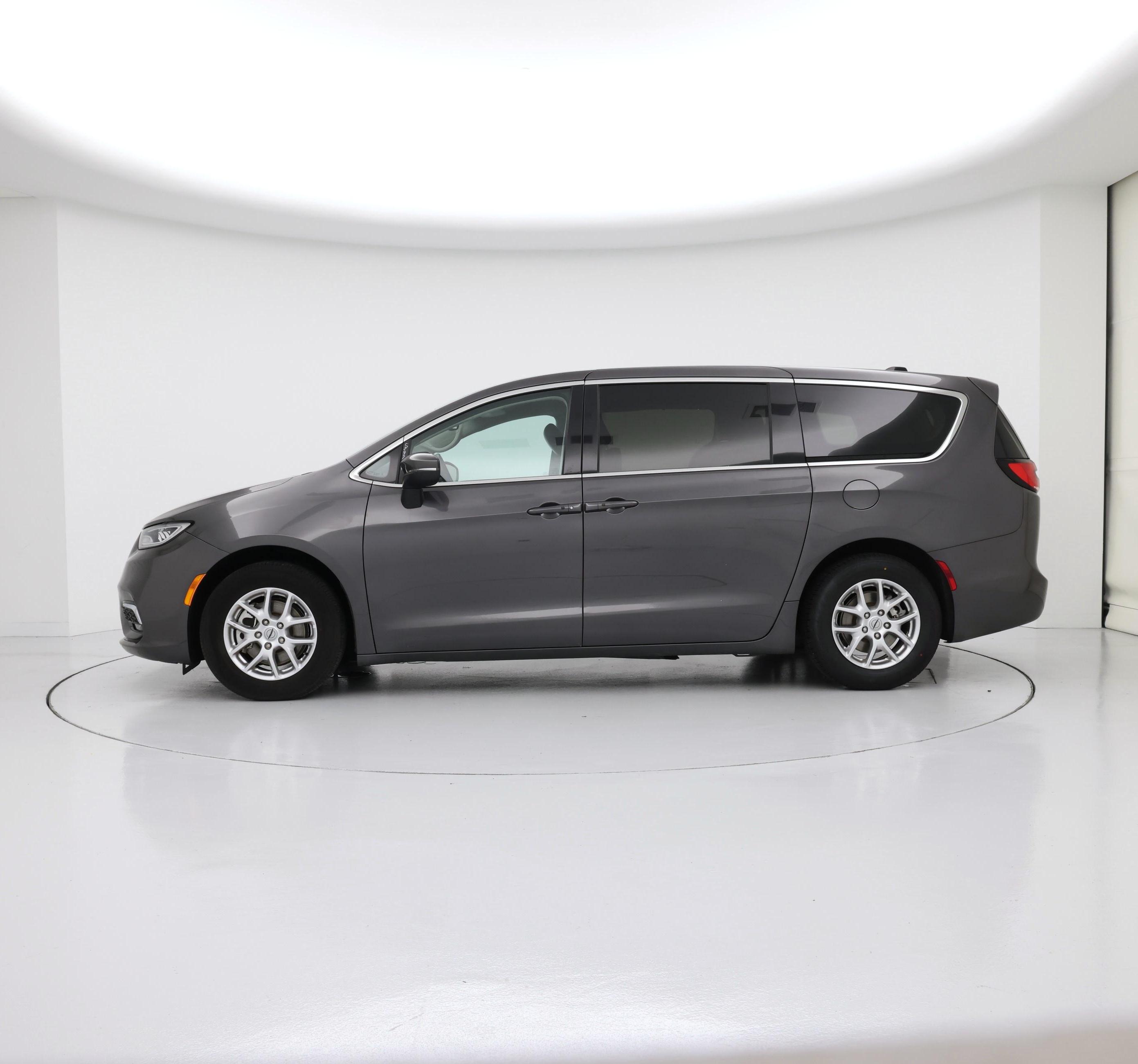 Thumbnail: 2023 Chrysler Pacifica - 3