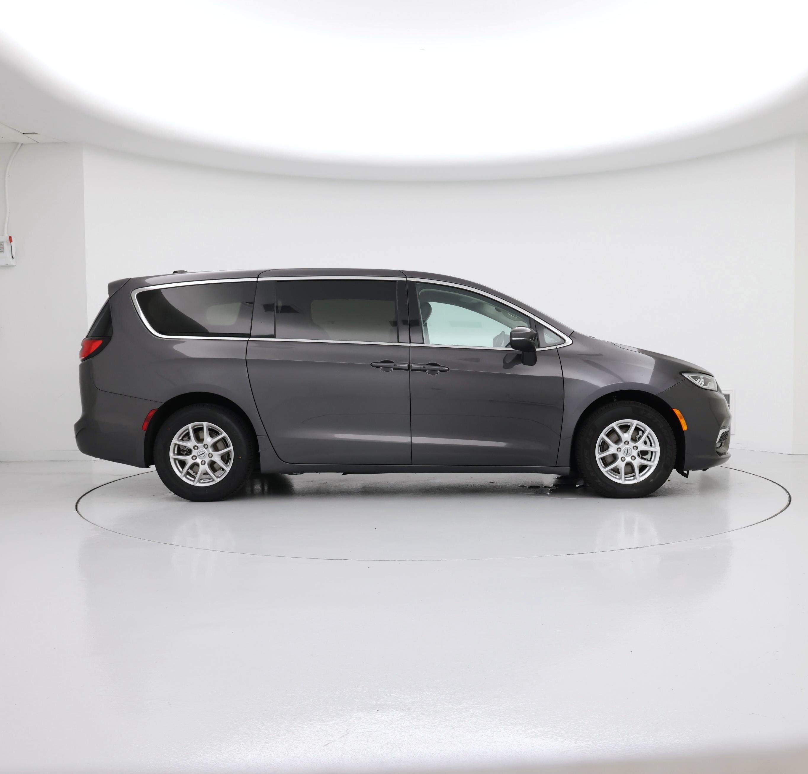 Thumbnail: 2023 Chrysler Pacifica - 7