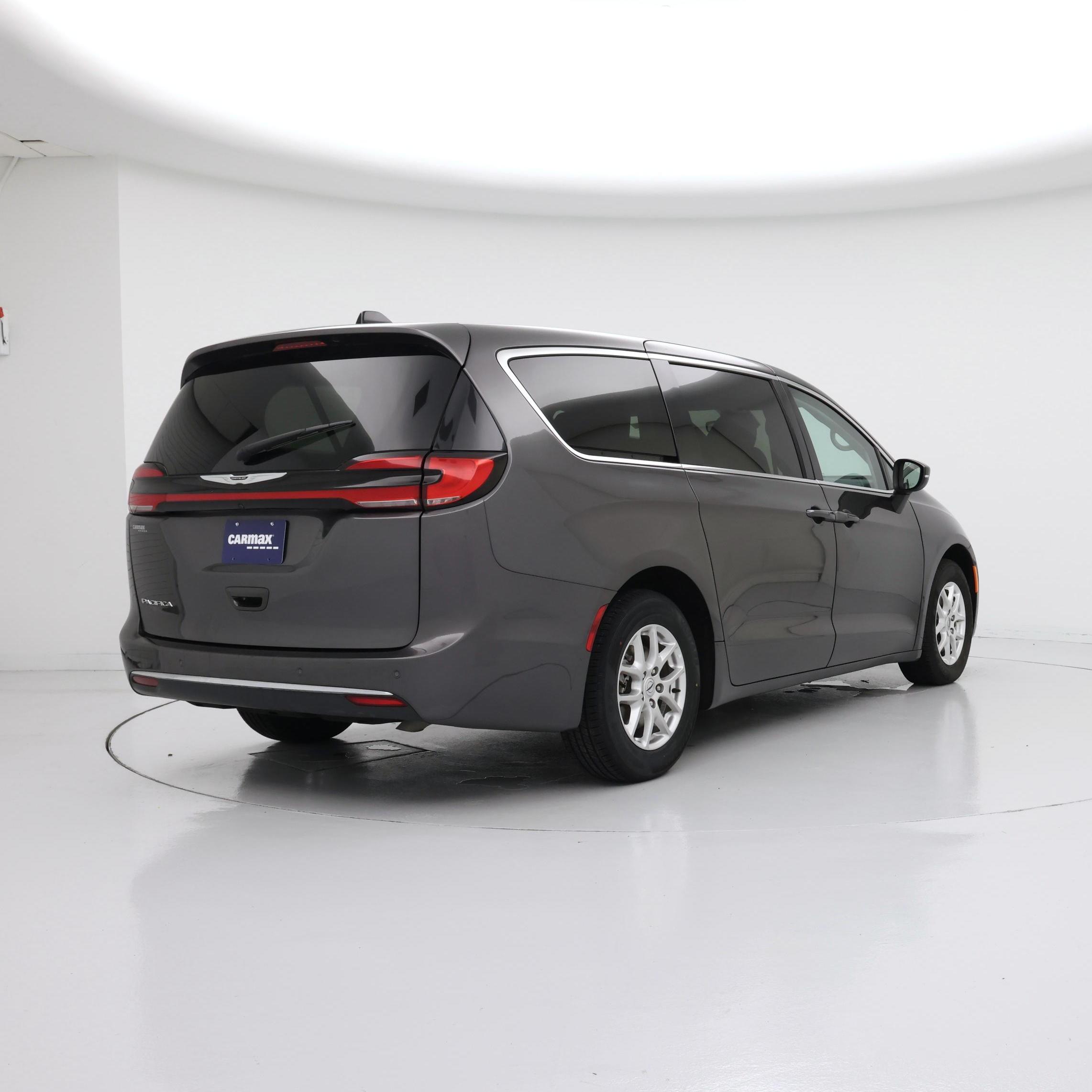 Thumbnail: 2023 Chrysler Pacifica - 8