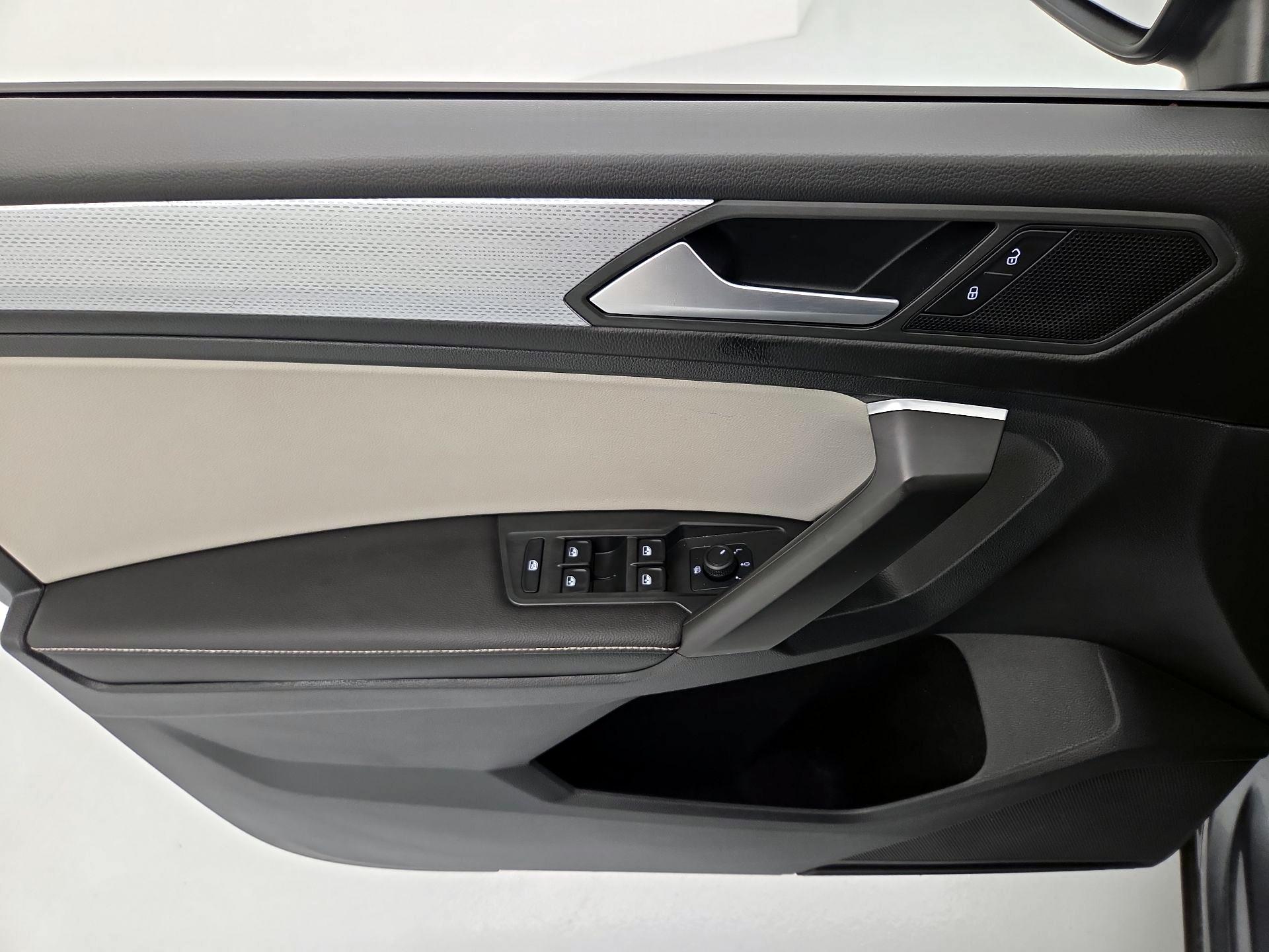 Thumbnail: 2022 Volkswagen Tiguan - 12