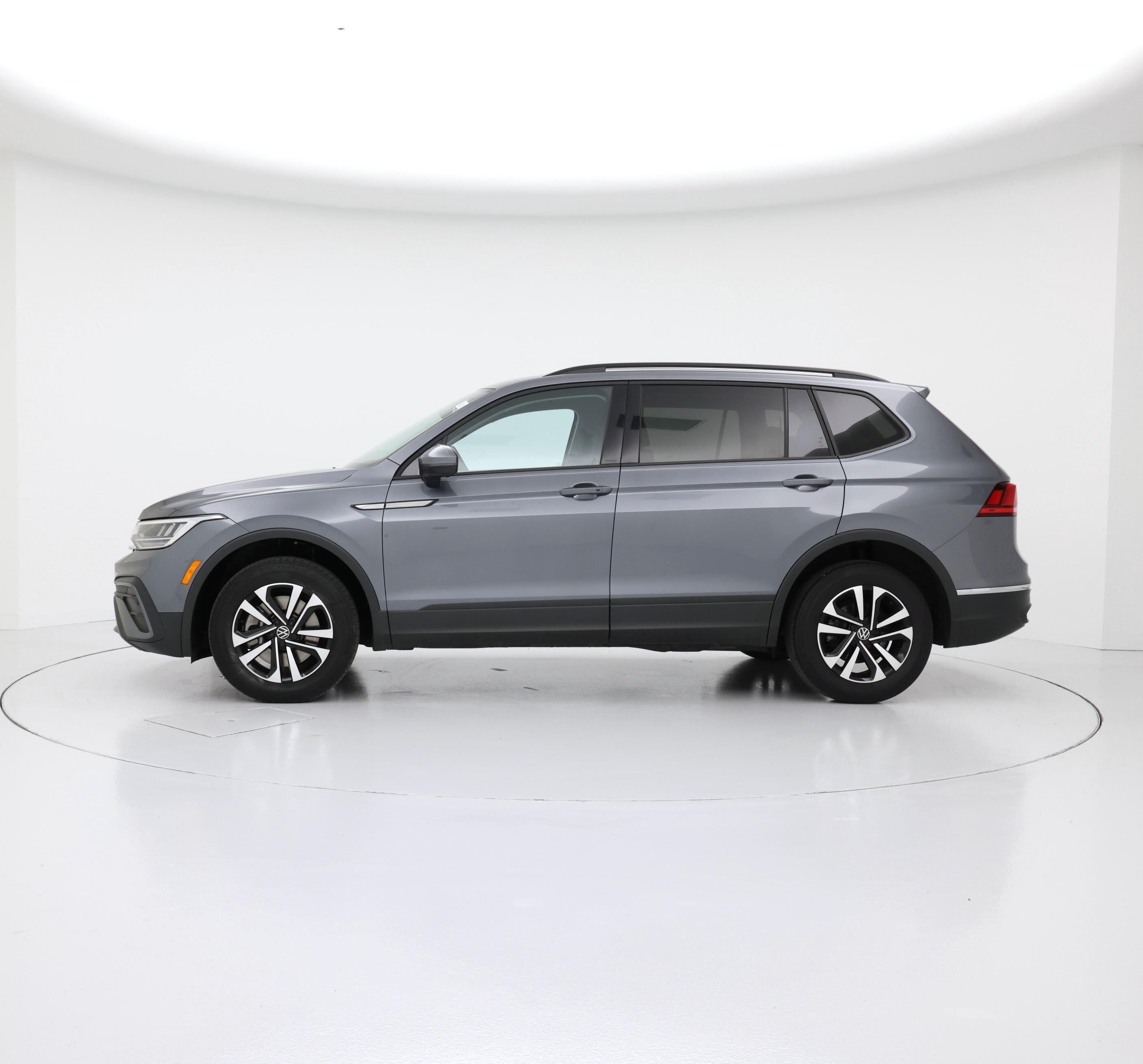 Thumbnail: 2022 Volkswagen Tiguan - 3