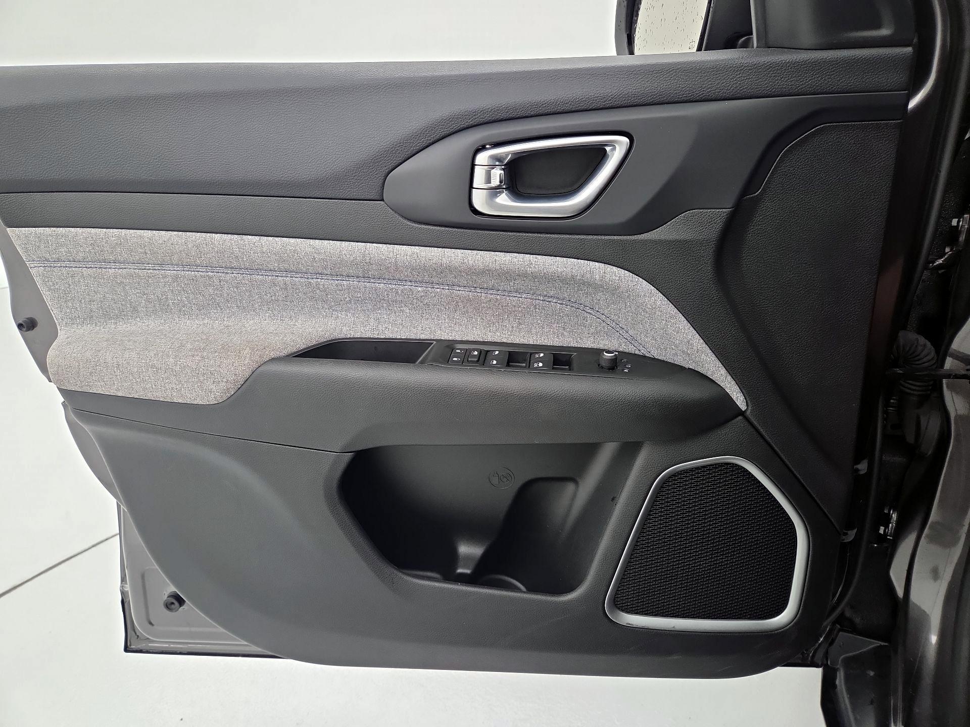 Thumbnail: 2023 Jeep Compass - 12