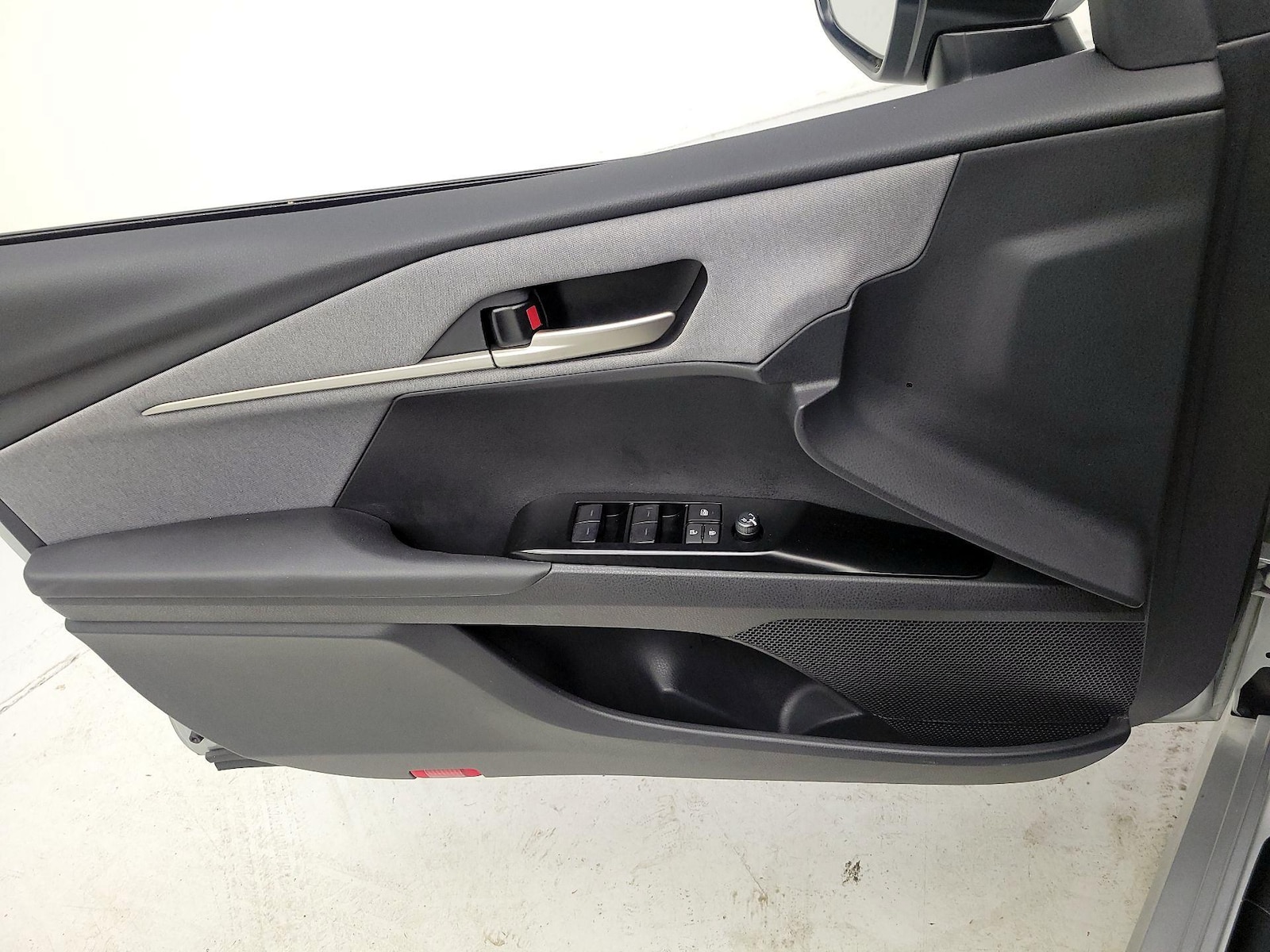 2025 Toyota Camry LE - Photo 13