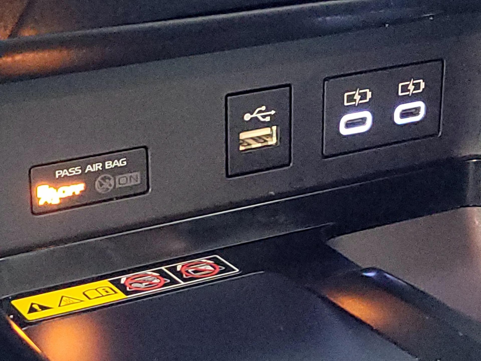 2025 Toyota Camry LE - Photo 19