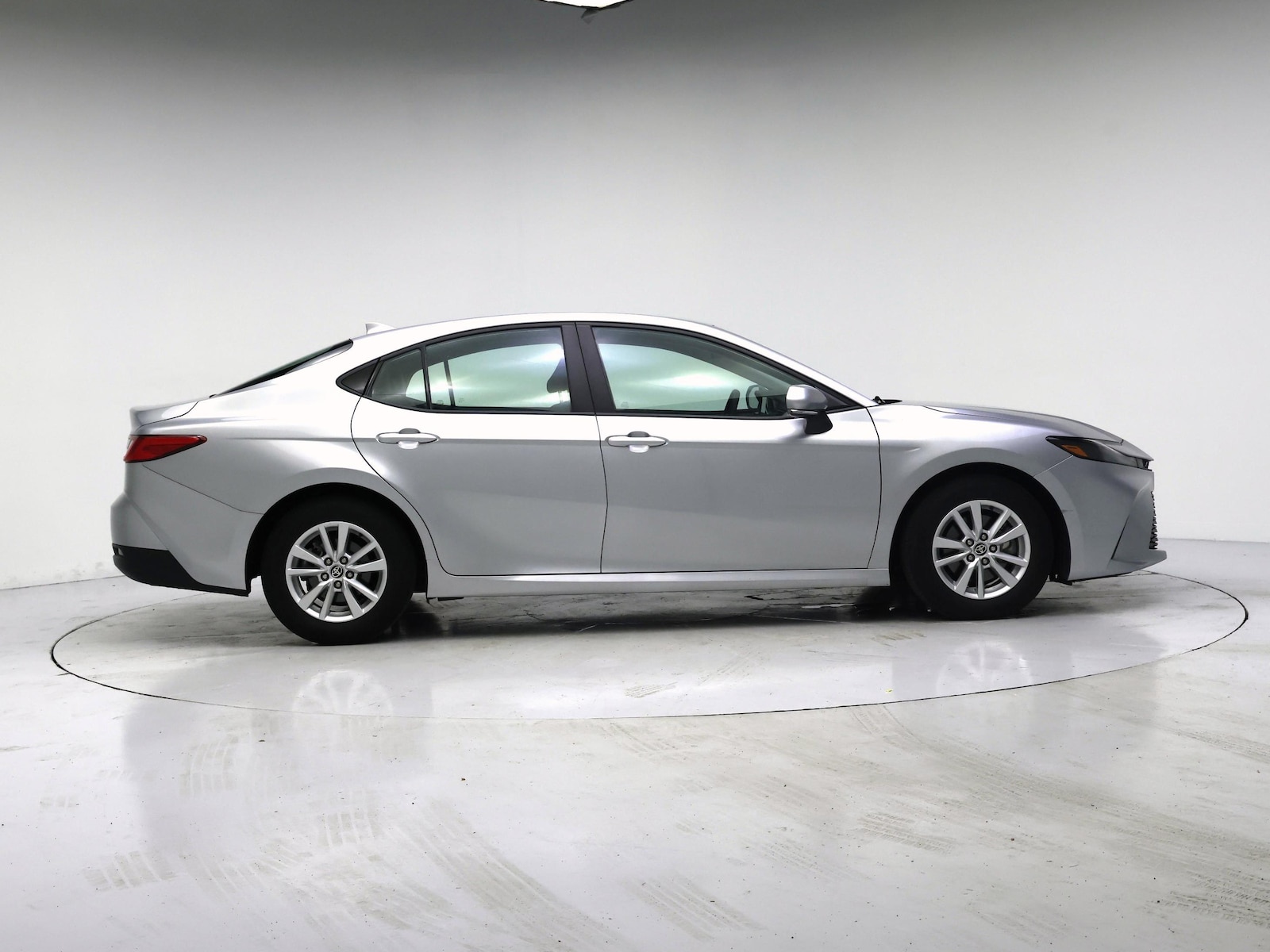 2025 Toyota Camry LE - Photo 8