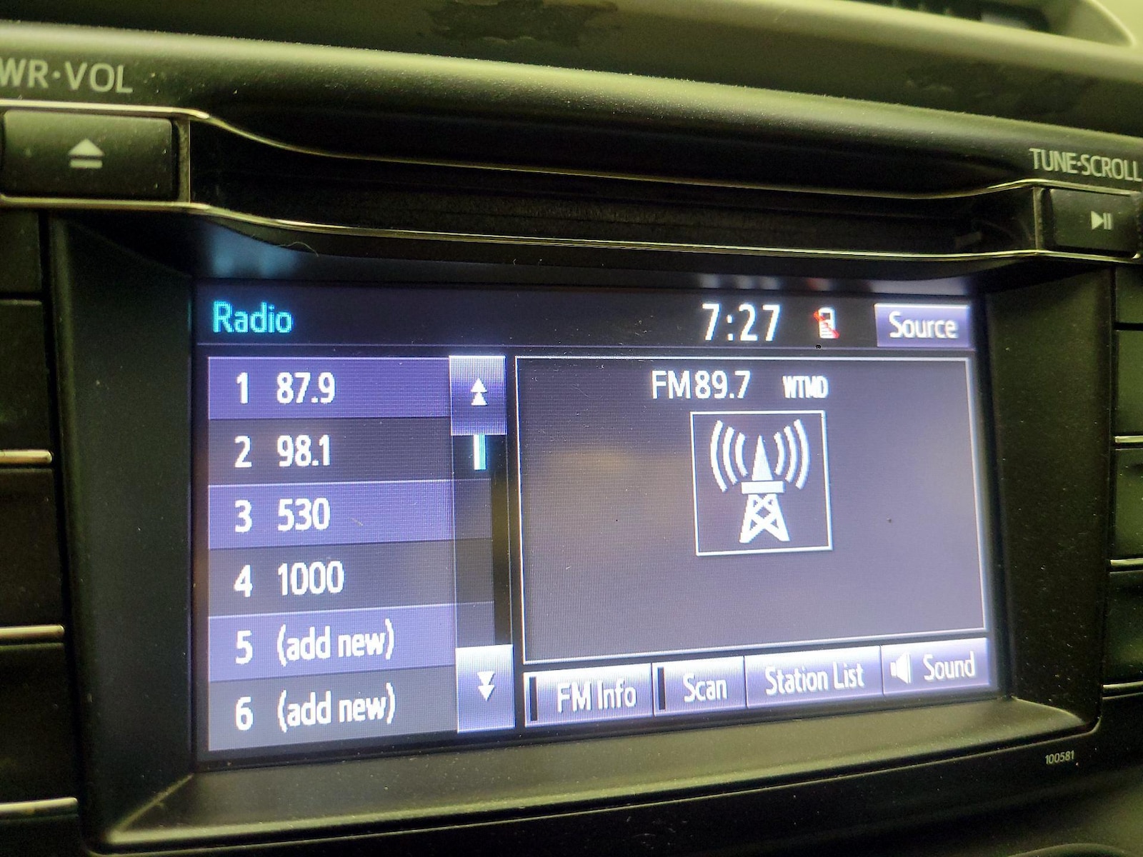 2017 Toyota RAV4 LE - Photo 16