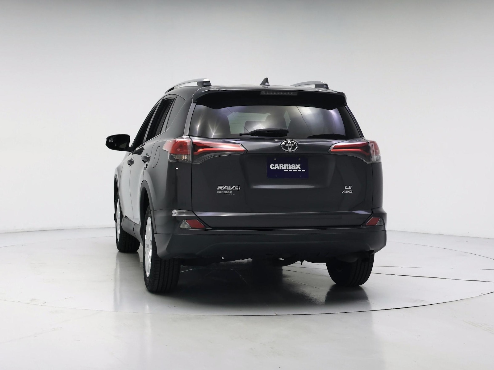 2017 Toyota RAV4 LE - Photo 7