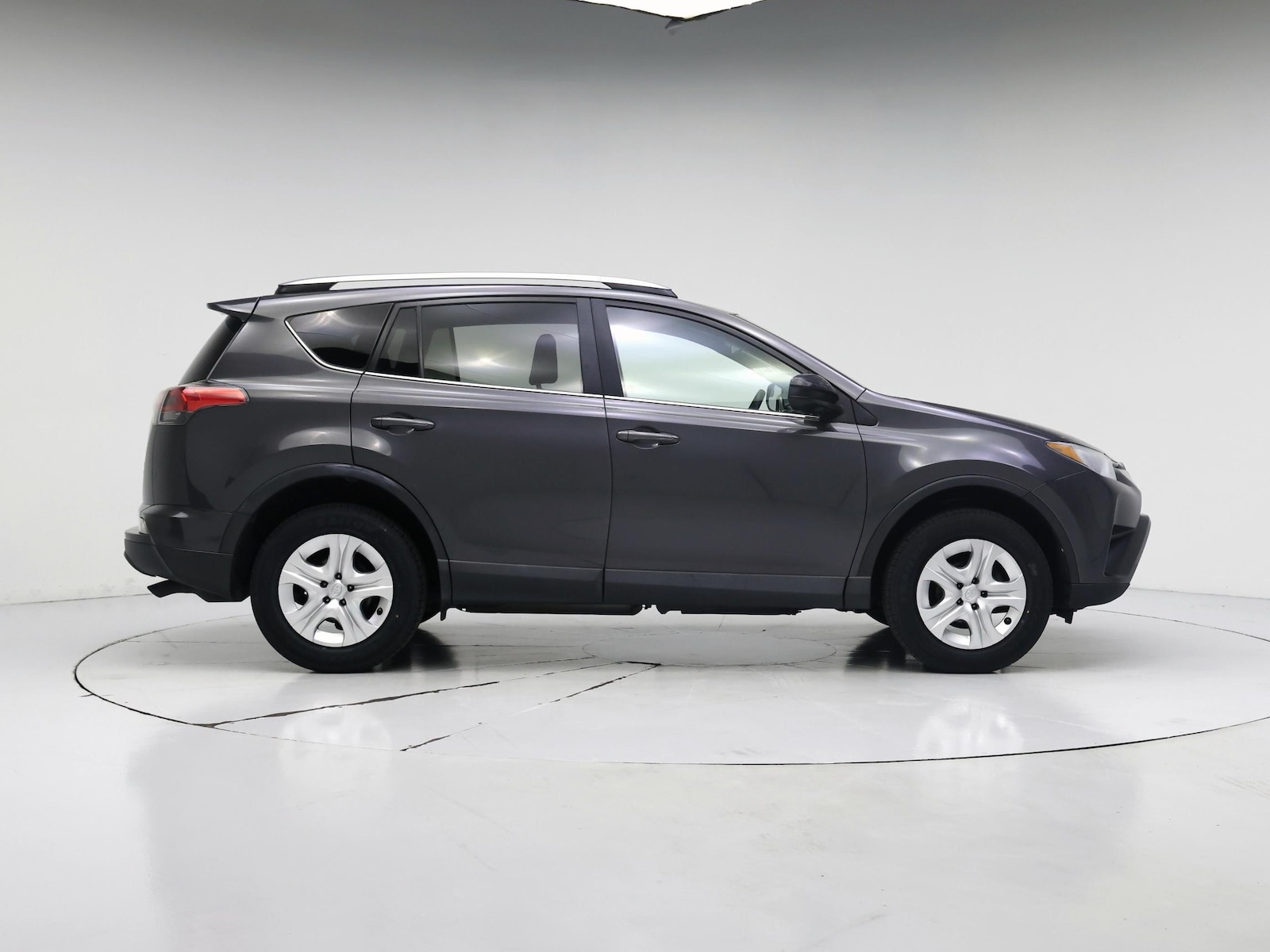 2017 Toyota RAV4 LE - Photo 8