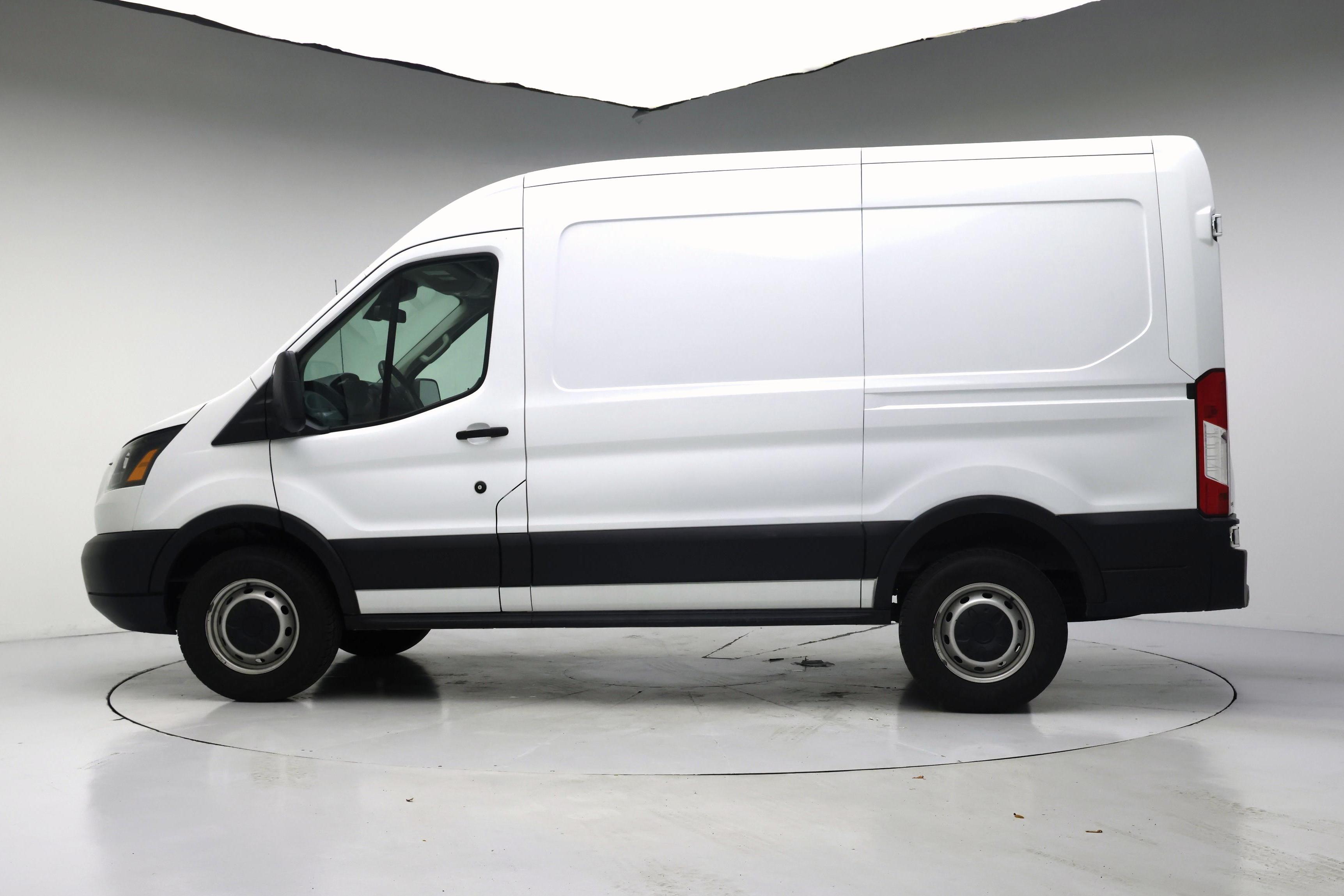 Thumbnail: 2019 Ford Transit Series - 3