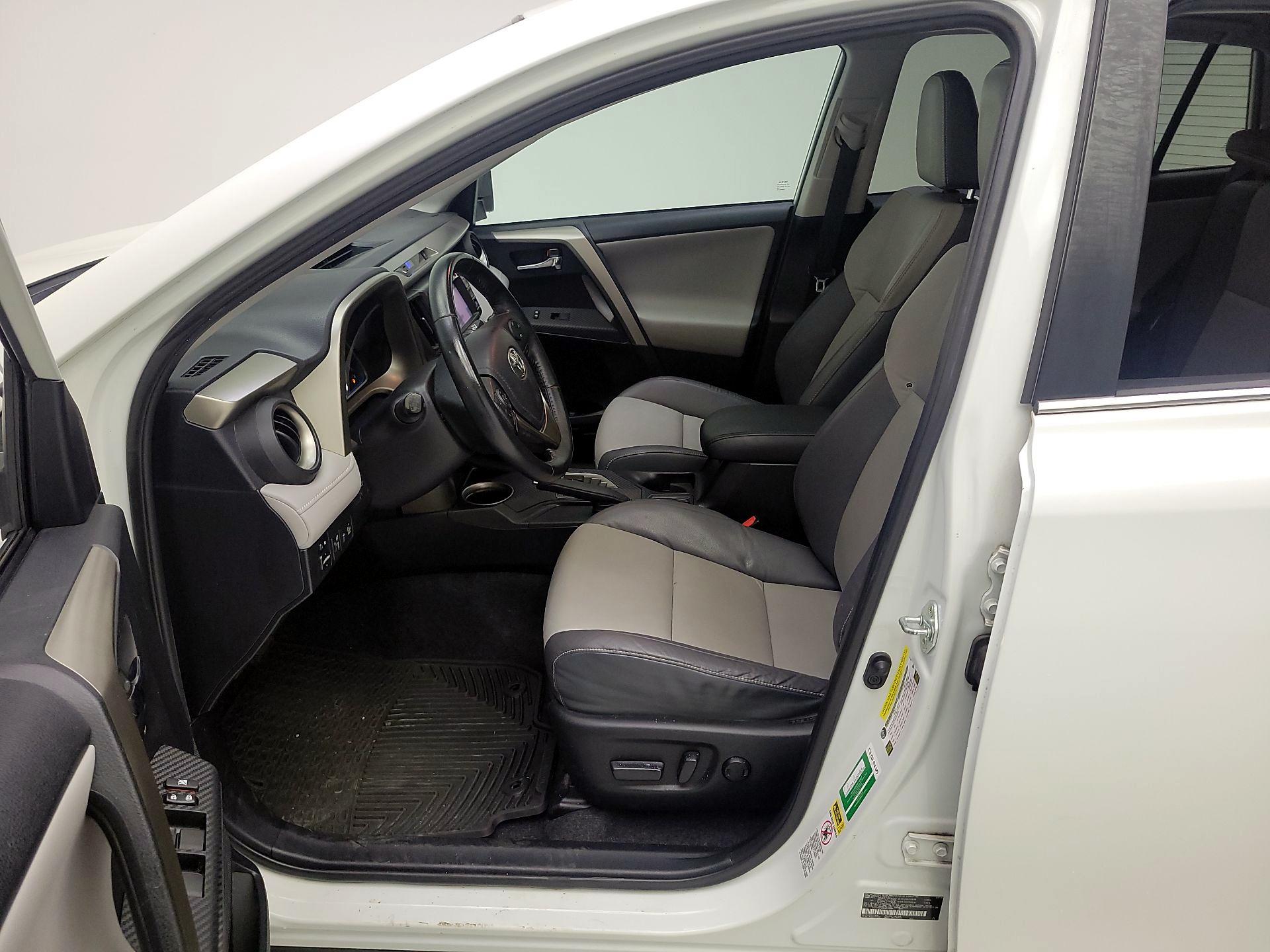 Thumbnail: 2015 Toyota RAV4 - 11