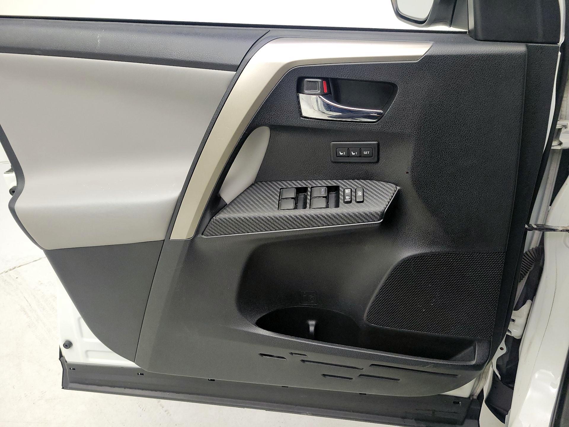 Thumbnail: 2015 Toyota RAV4 - 12