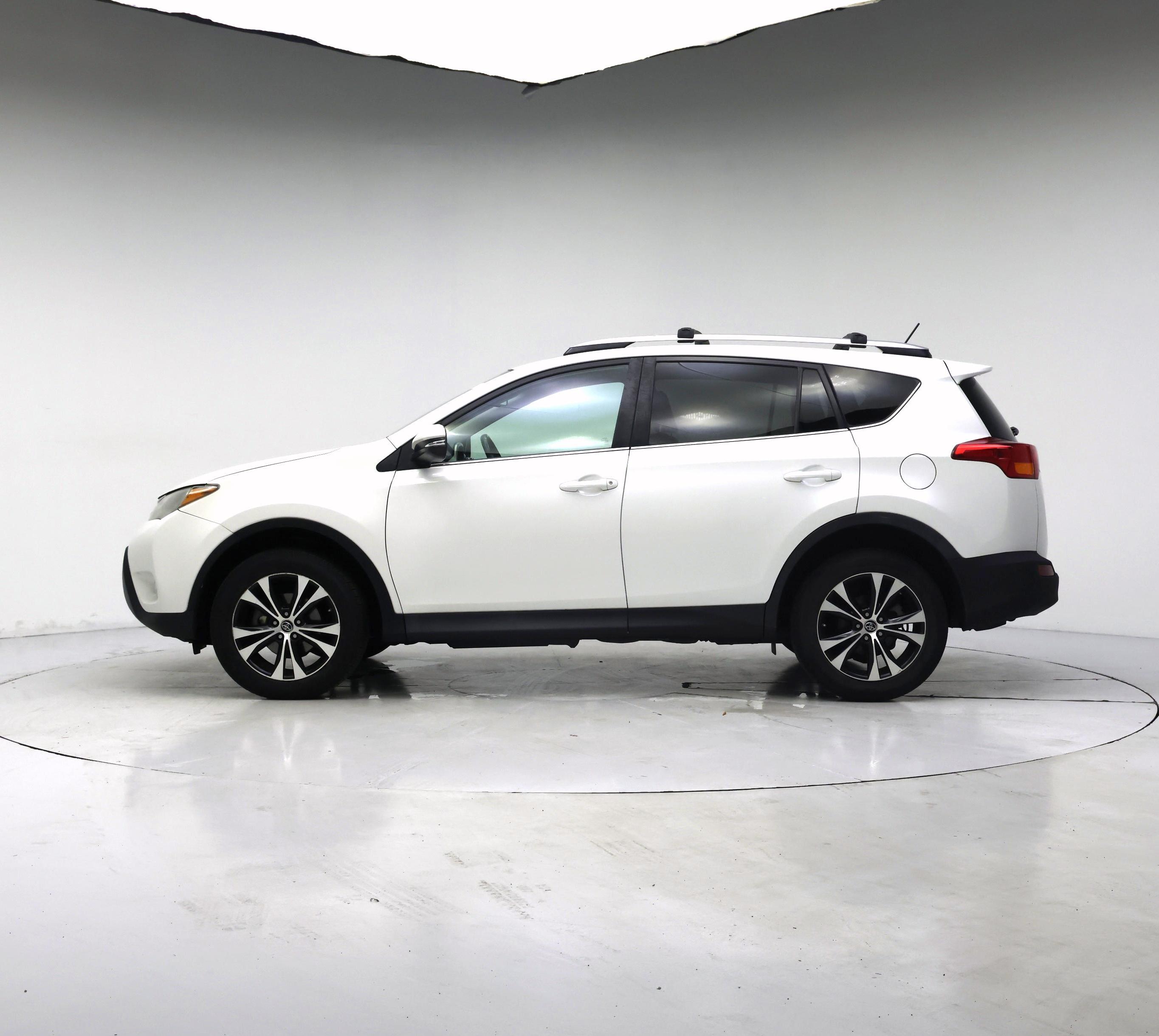 Thumbnail: 2015 Toyota RAV4 - 3