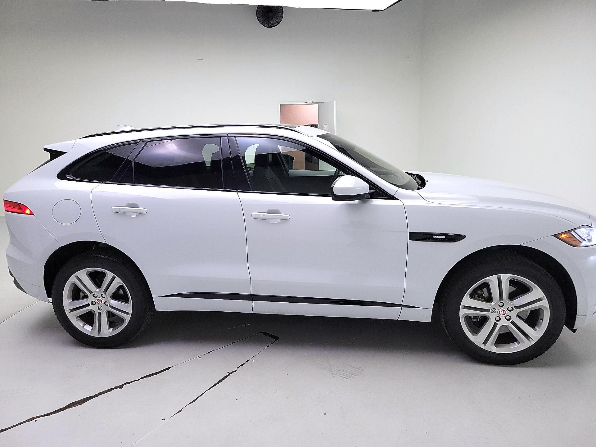 Thumbnail: 2019 Jaguar F-Pace - 4