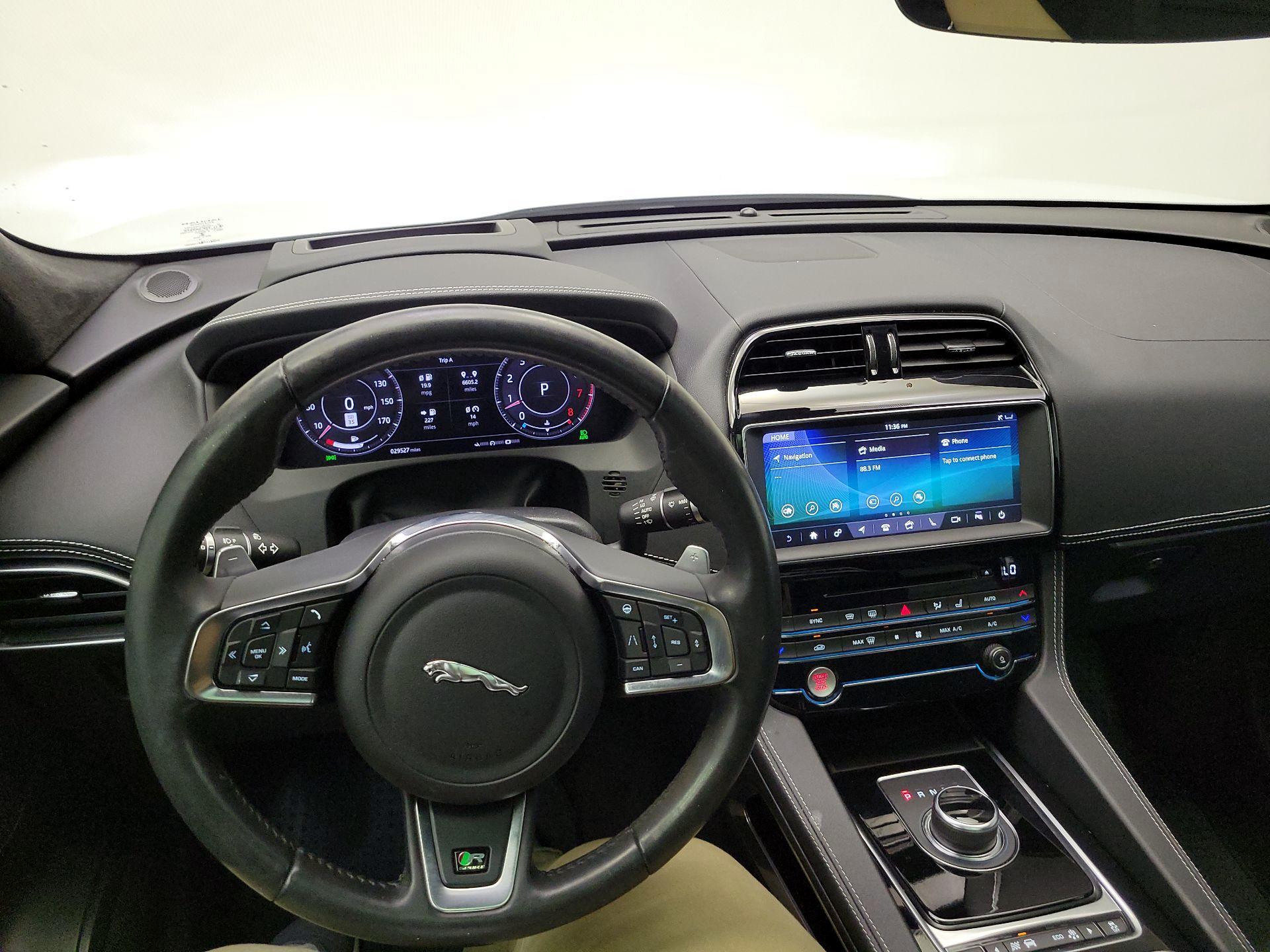 Thumbnail: 2019 Jaguar F-Pace - 8