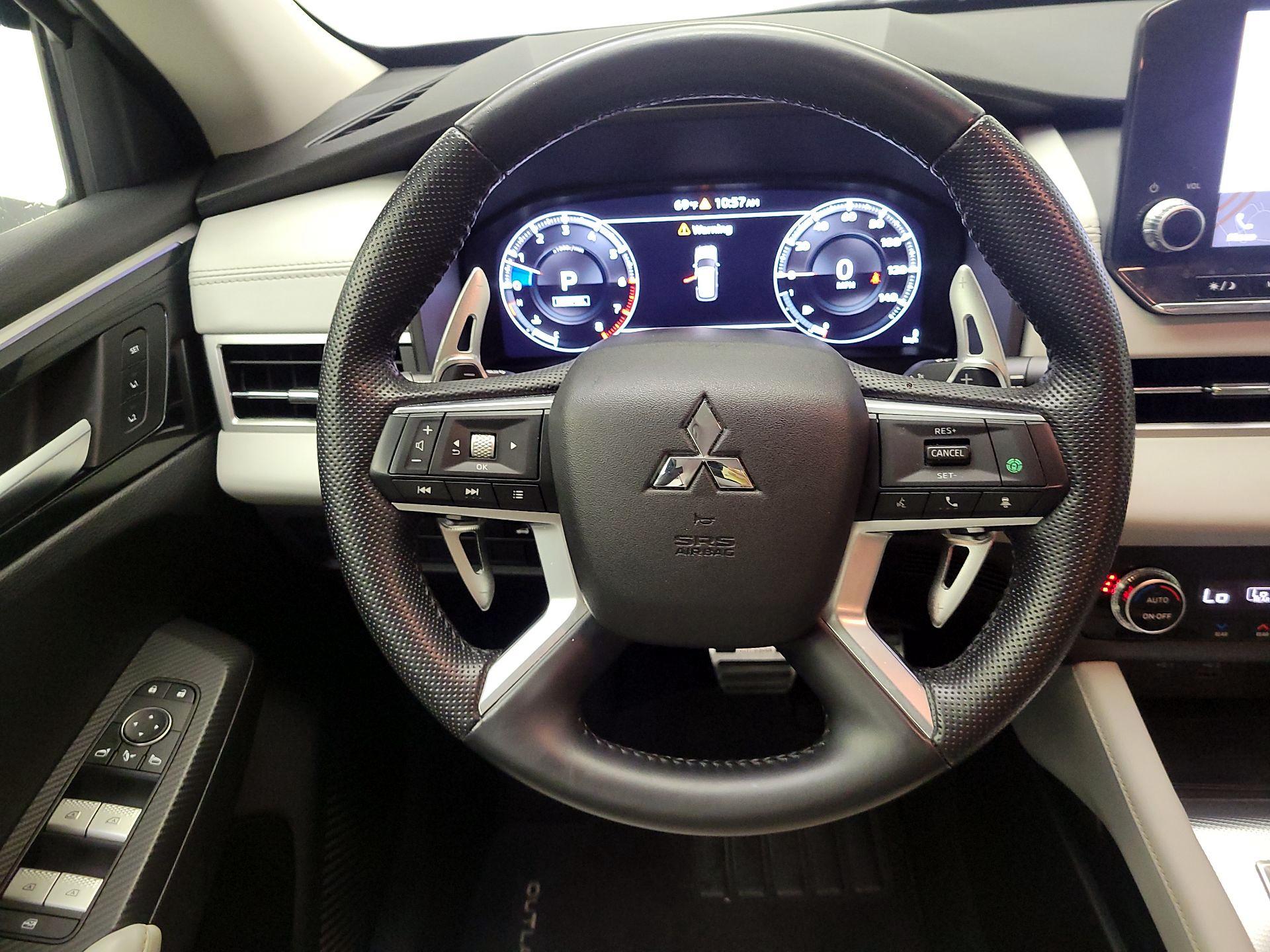 Thumbnail: 2022 Mitsubishi Outlander - 10