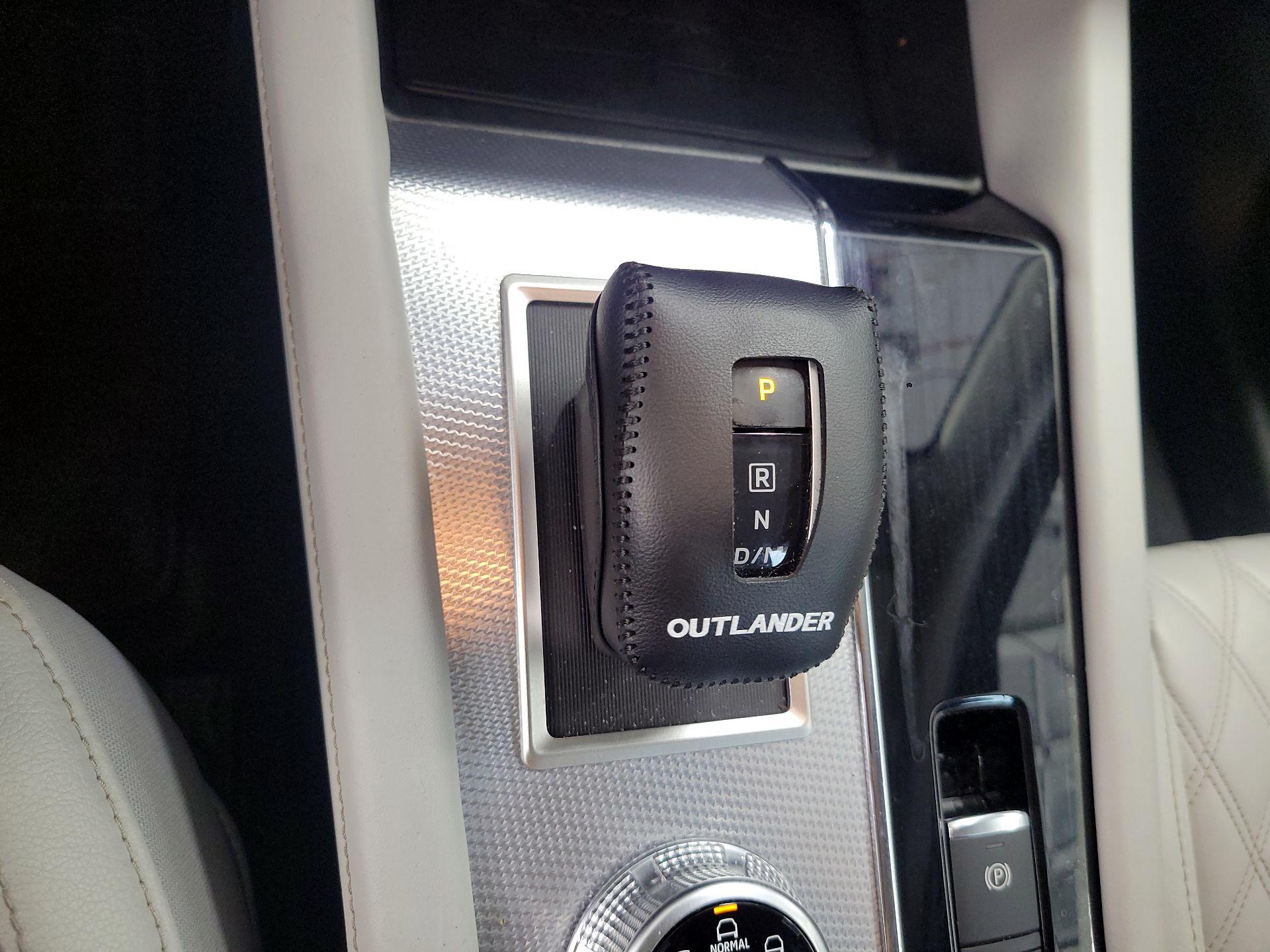 Thumbnail: 2022 Mitsubishi Outlander - 18