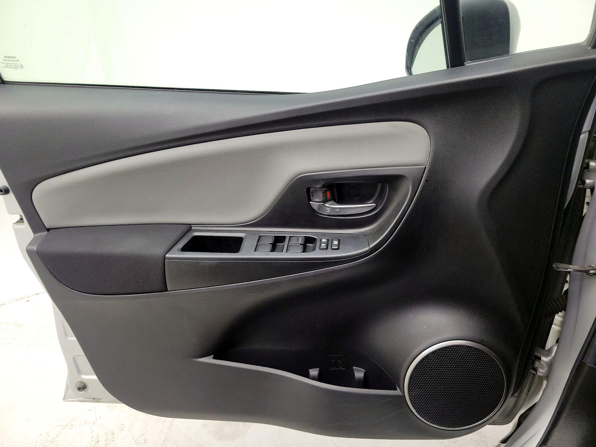 Thumbnail: 2017 Toyota Yaris - 12