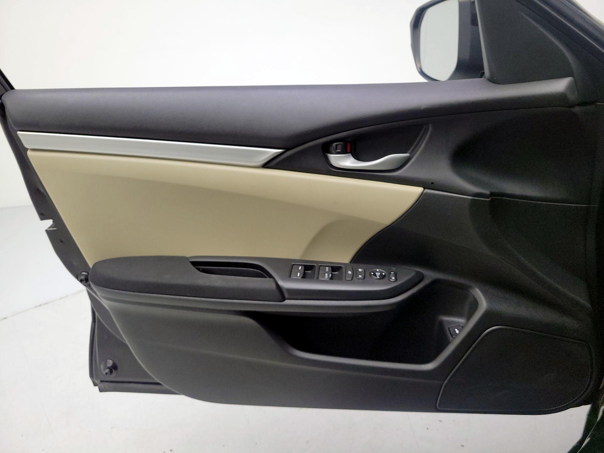 Thumbnail: 2016 Honda Civic - 12