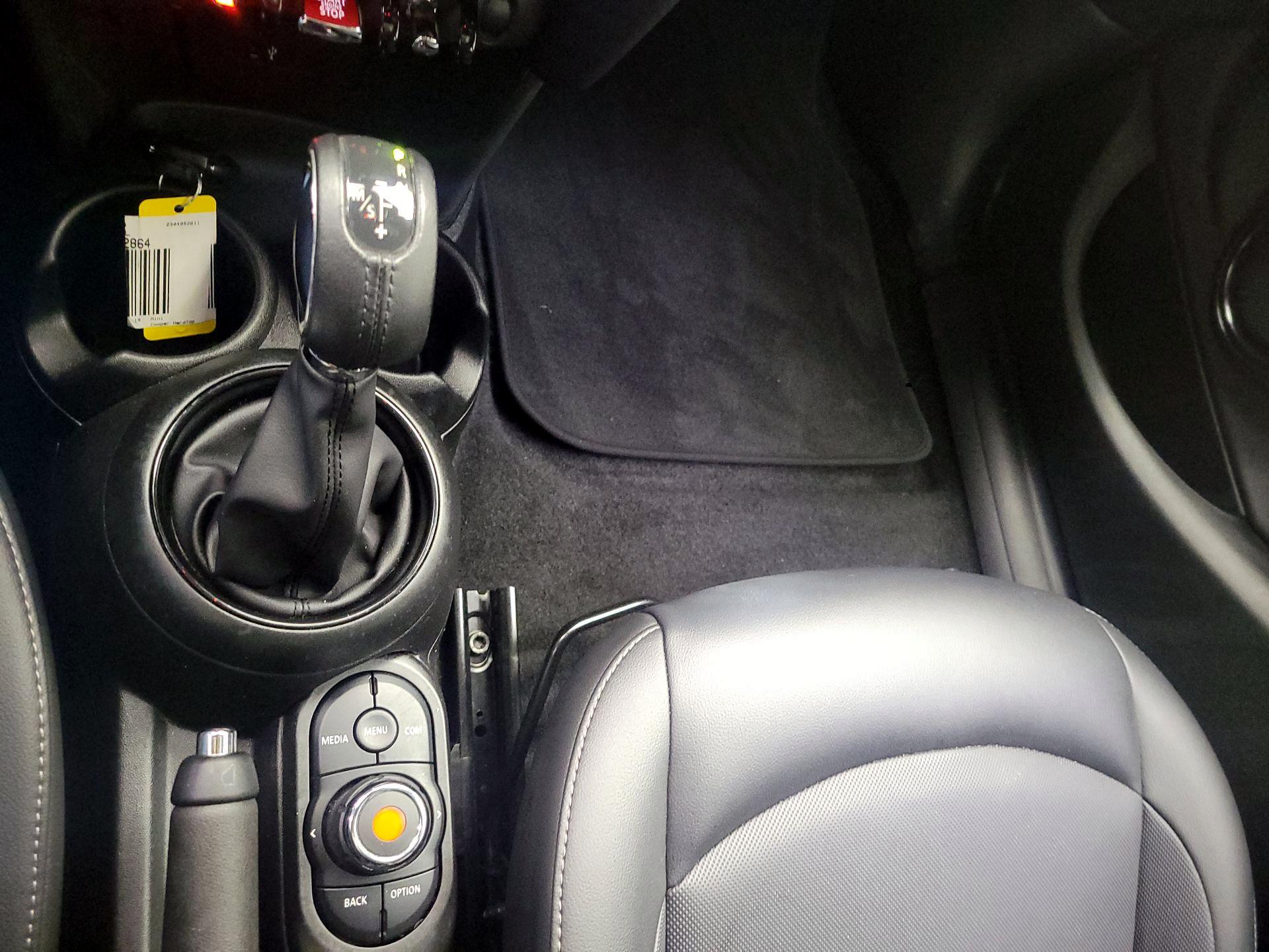 Thumbnail: 2019 MINI Cooper Hardtop - 17