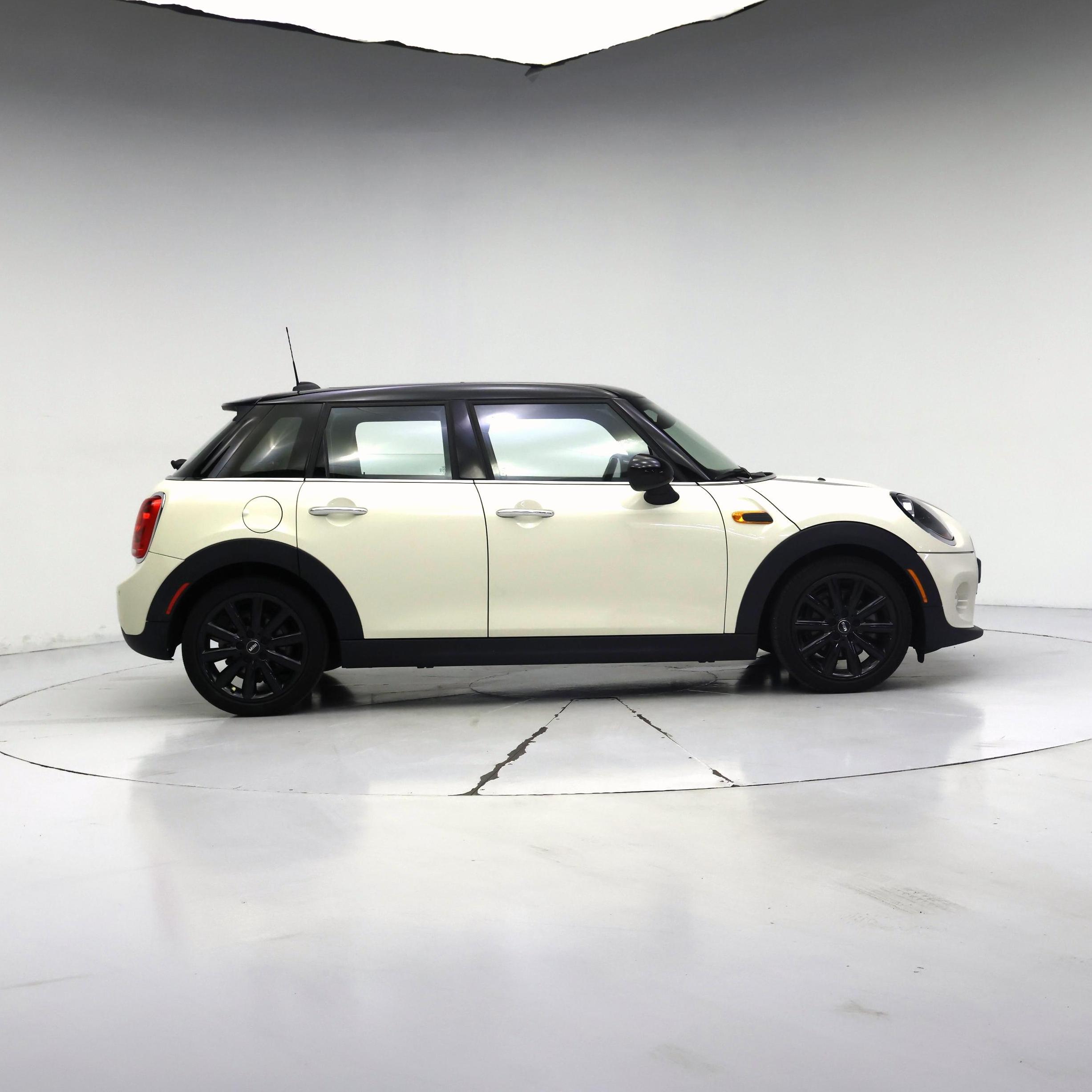Thumbnail: 2019 MINI Cooper Hardtop - 7