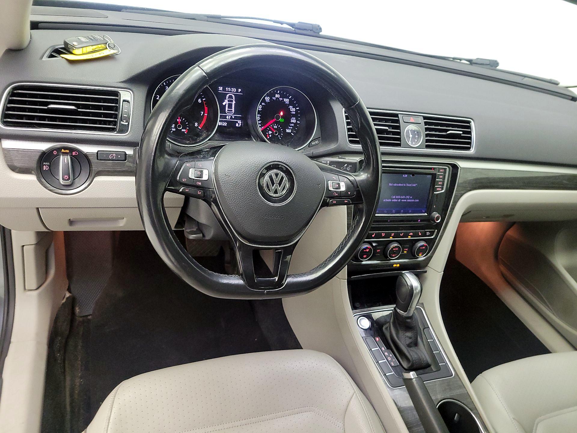 Thumbnail: 2016 Volkswagen Passat - 9