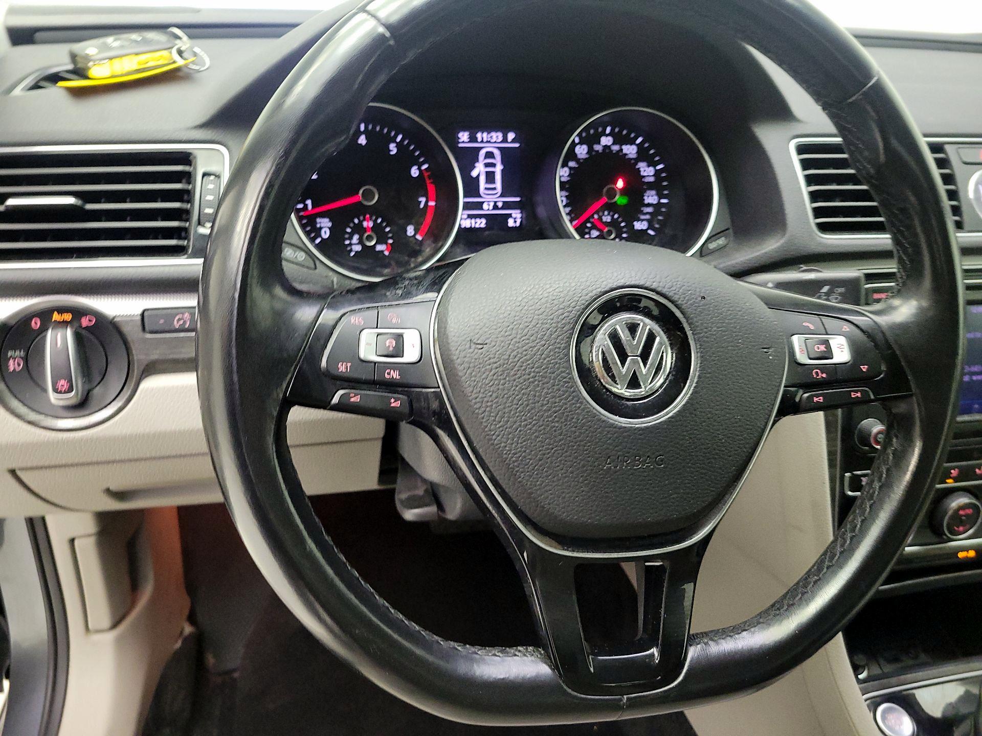 Thumbnail: 2016 Volkswagen Passat - 10