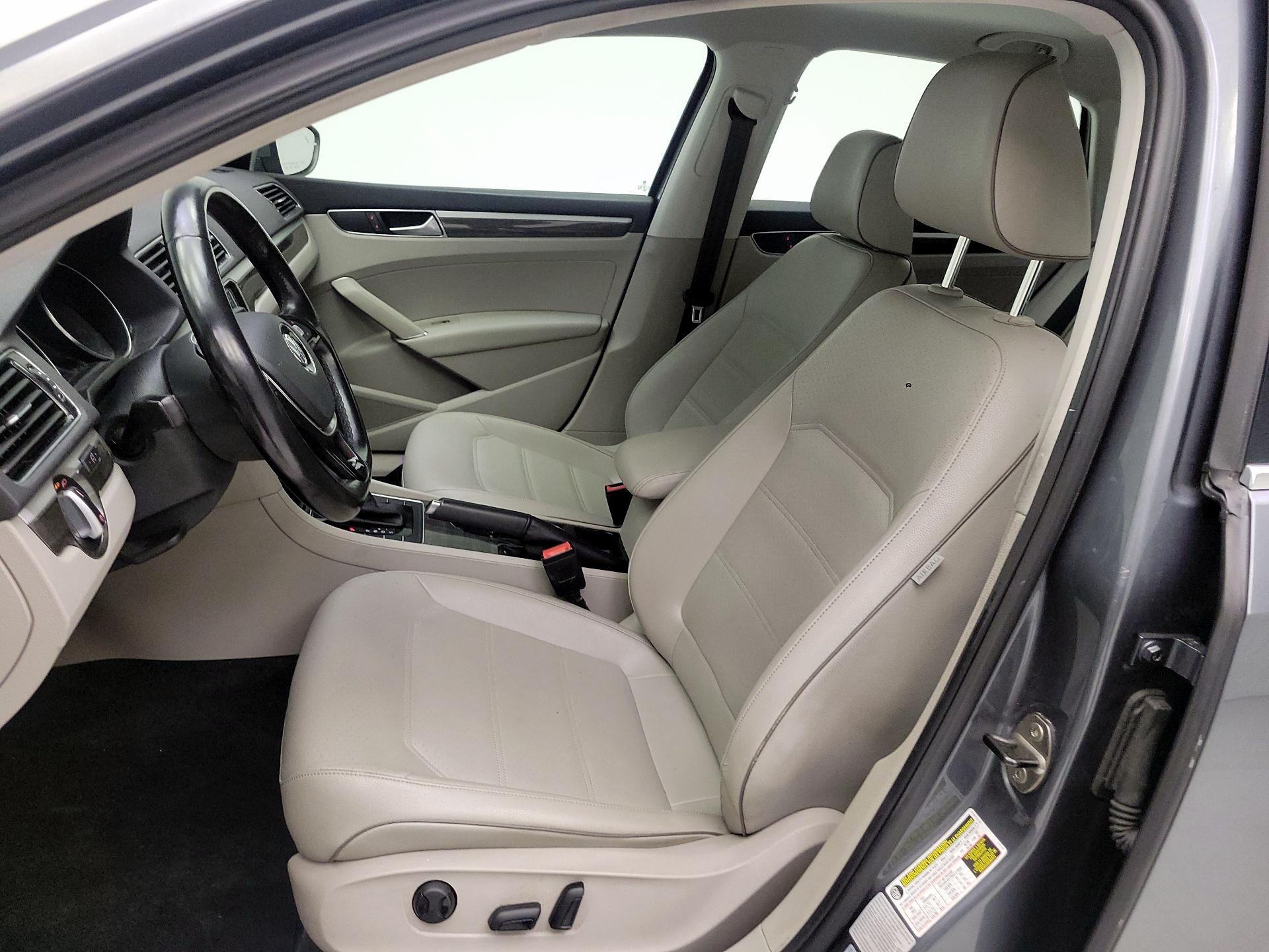 Thumbnail: 2016 Volkswagen Passat - 11
