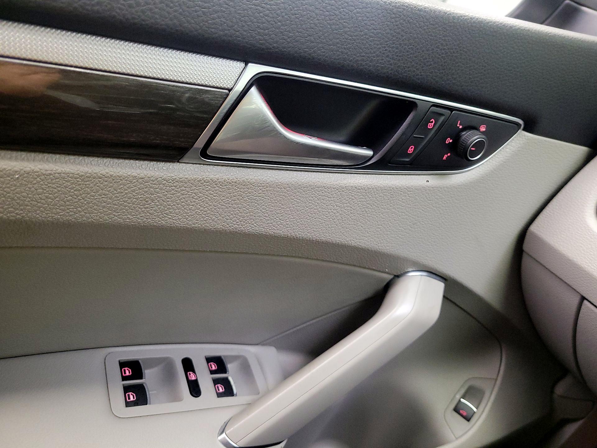 Thumbnail: 2016 Volkswagen Passat - 12